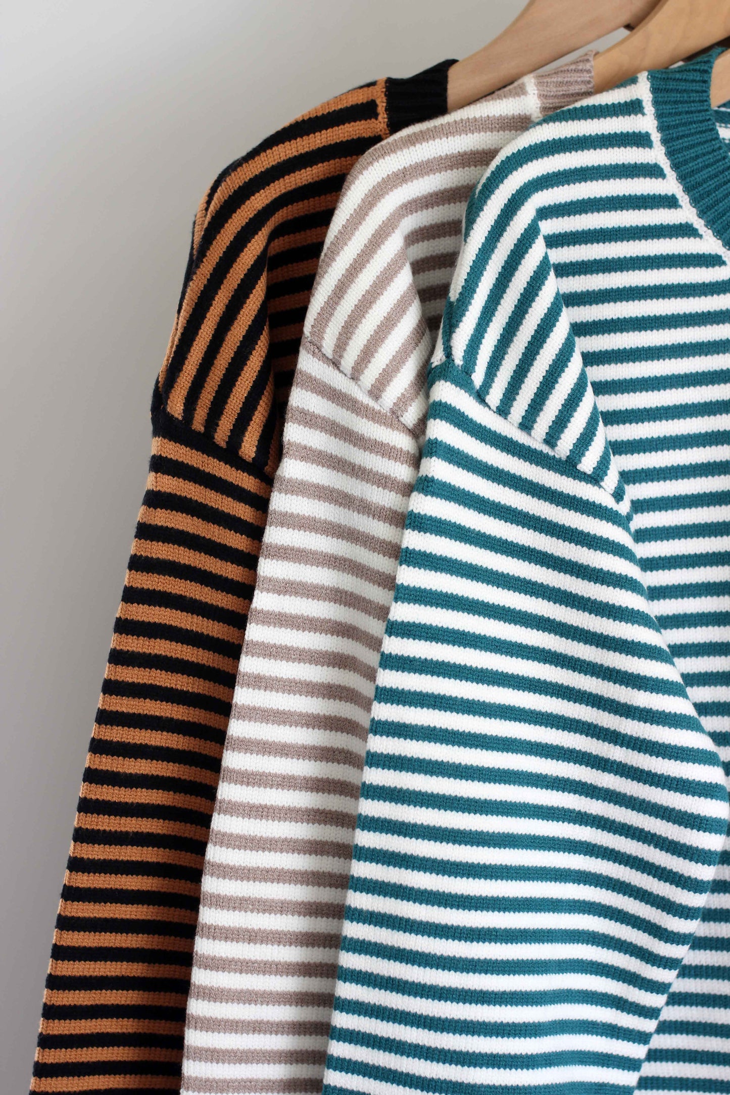 W2507JYYS72002 - Classic Striped Knit Pullover Sweater