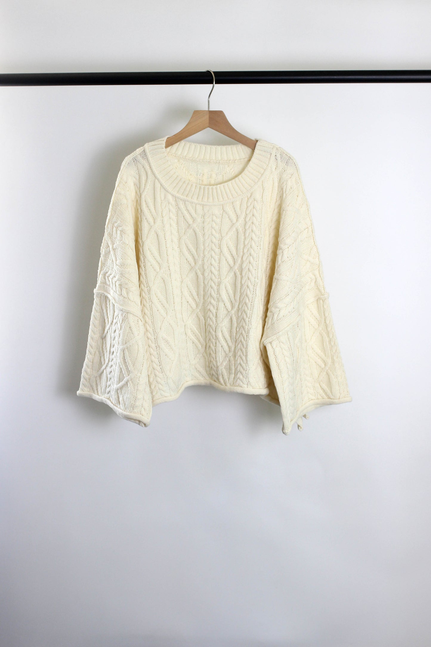 W2507SF16445 - Chunky Cable Knit Wide-Sleeve Sweater