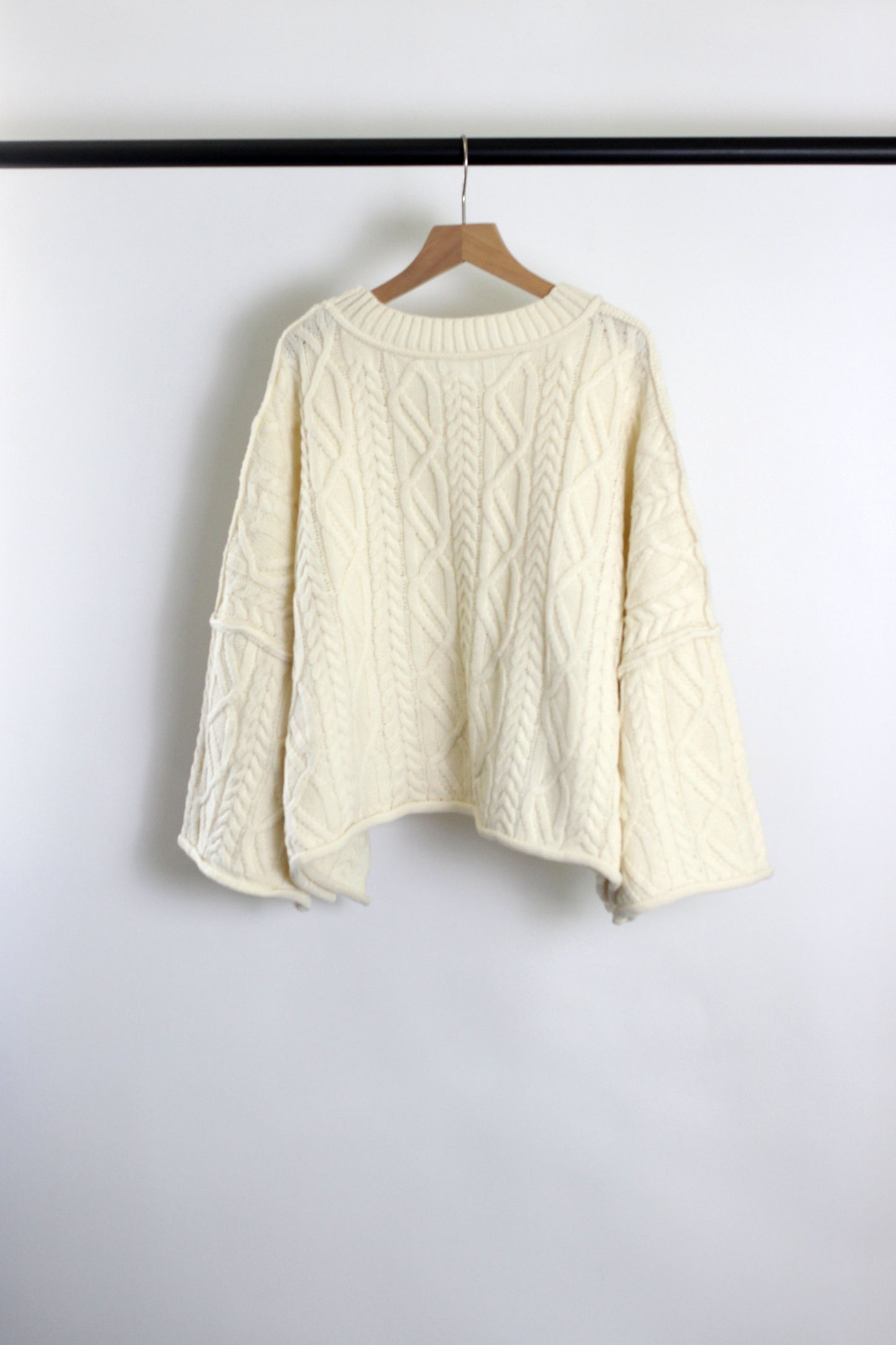 W2507SF16445 - Chunky Cable Knit Wide-Sleeve Sweater