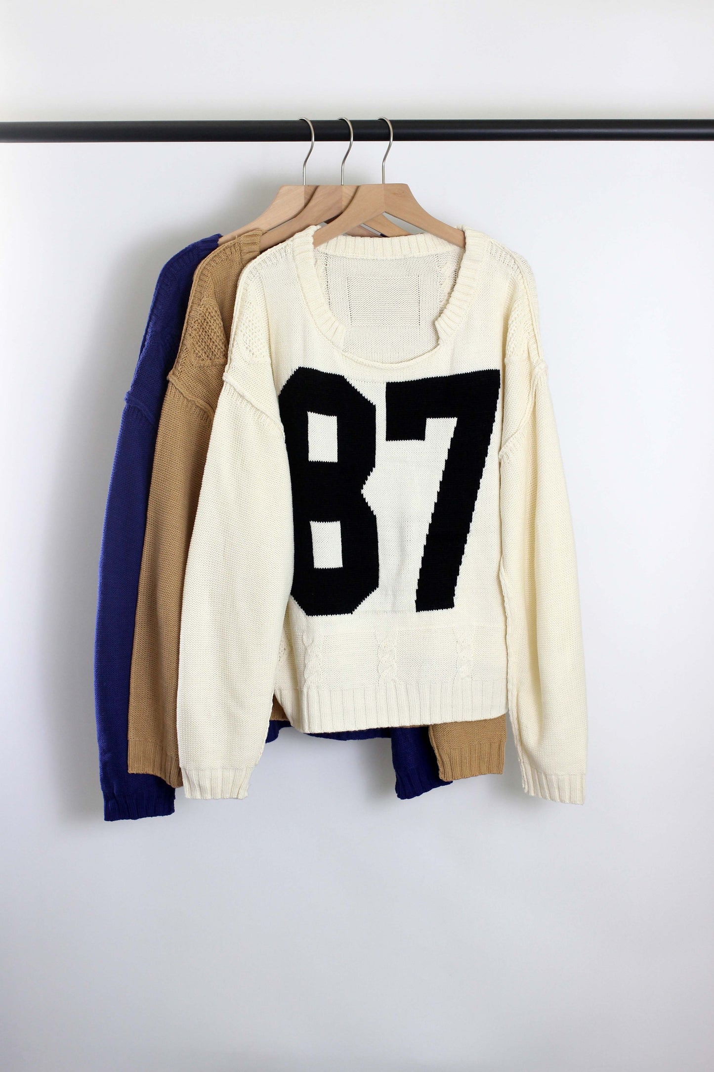 W2507SF59380 - Vintage Varsity "87" Knit Sweater – Loose Fit Pullover