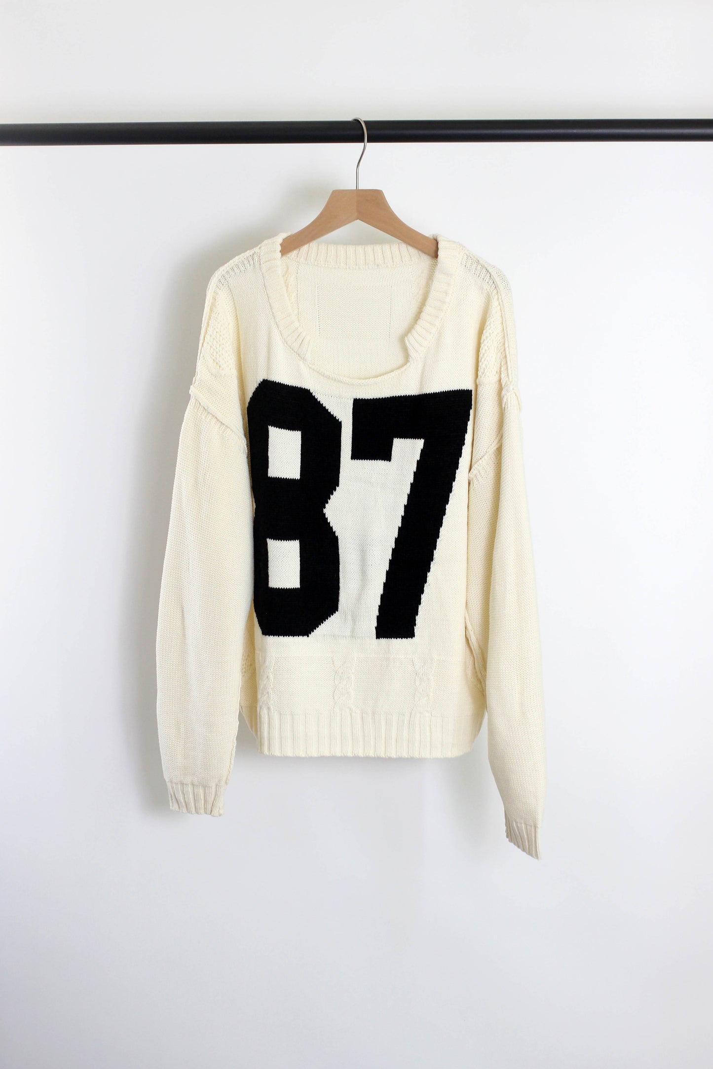 W2507SF59380 - Vintage Varsity "87" Knit Sweater – Loose Fit Pullover
