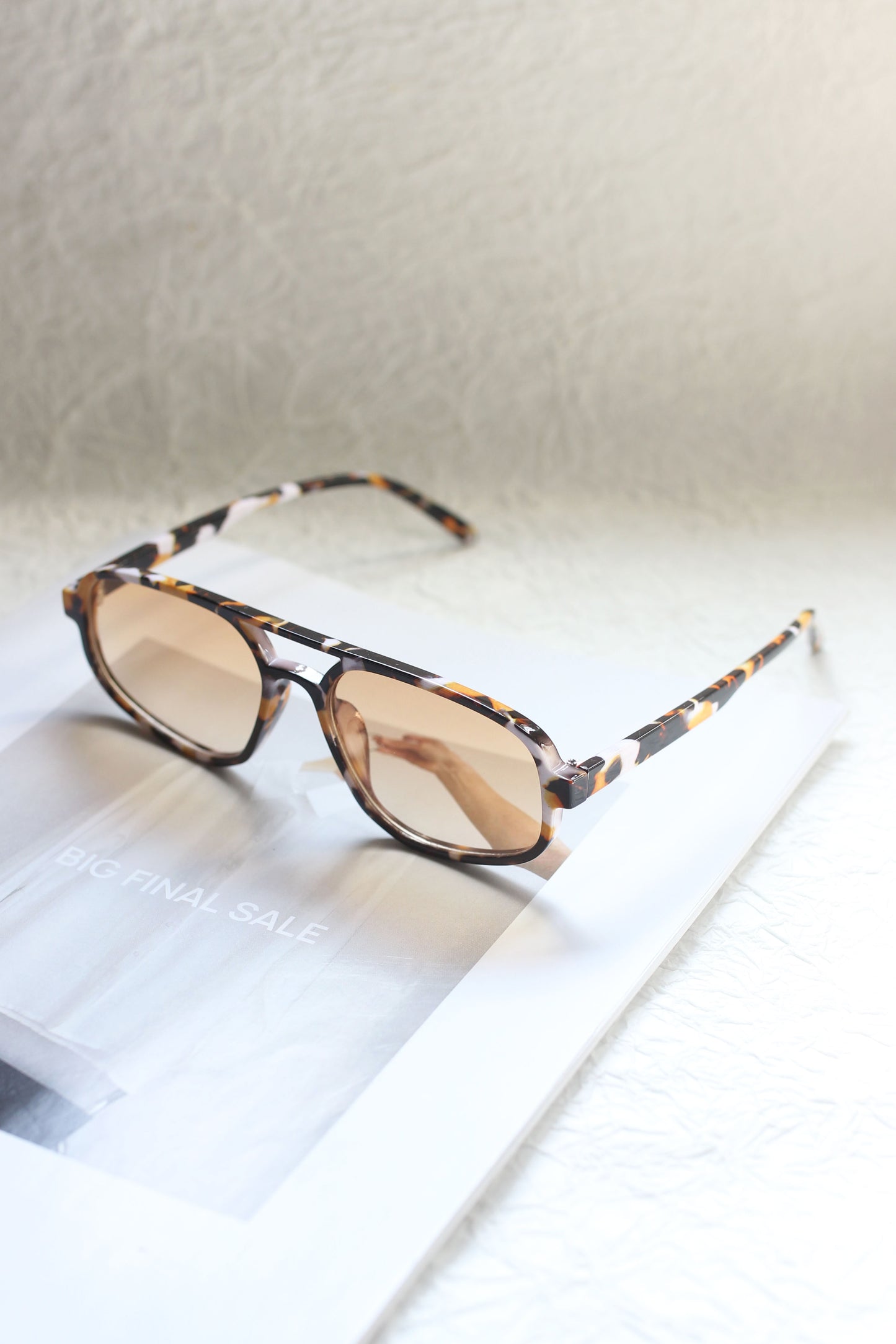 A2311KD67971 - DAISY TRENDY DOUBLE BEAM SUNGLASSES
