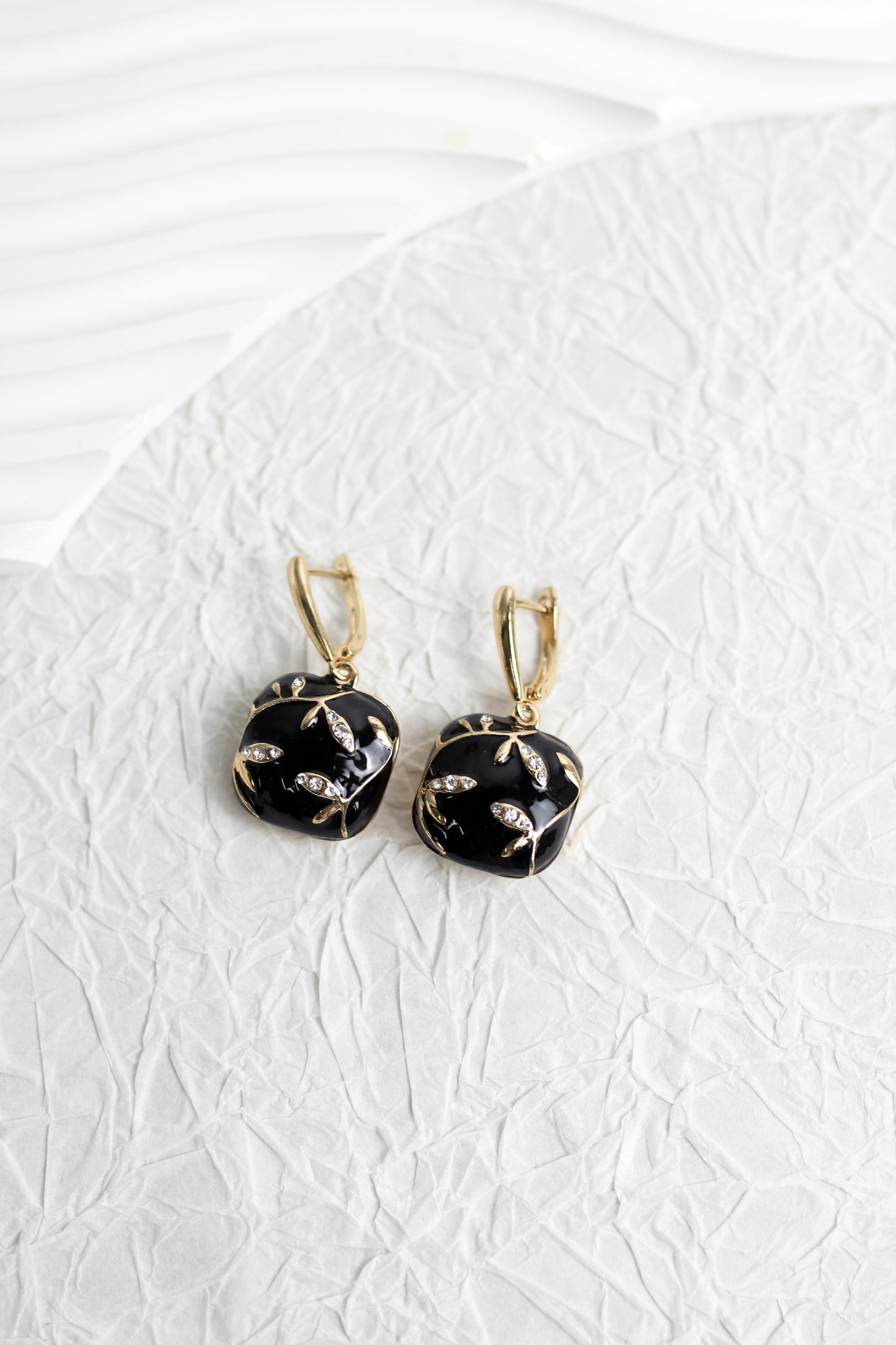 A2406HEM27836 - Enchanted Vine Enamel Drop Earrings