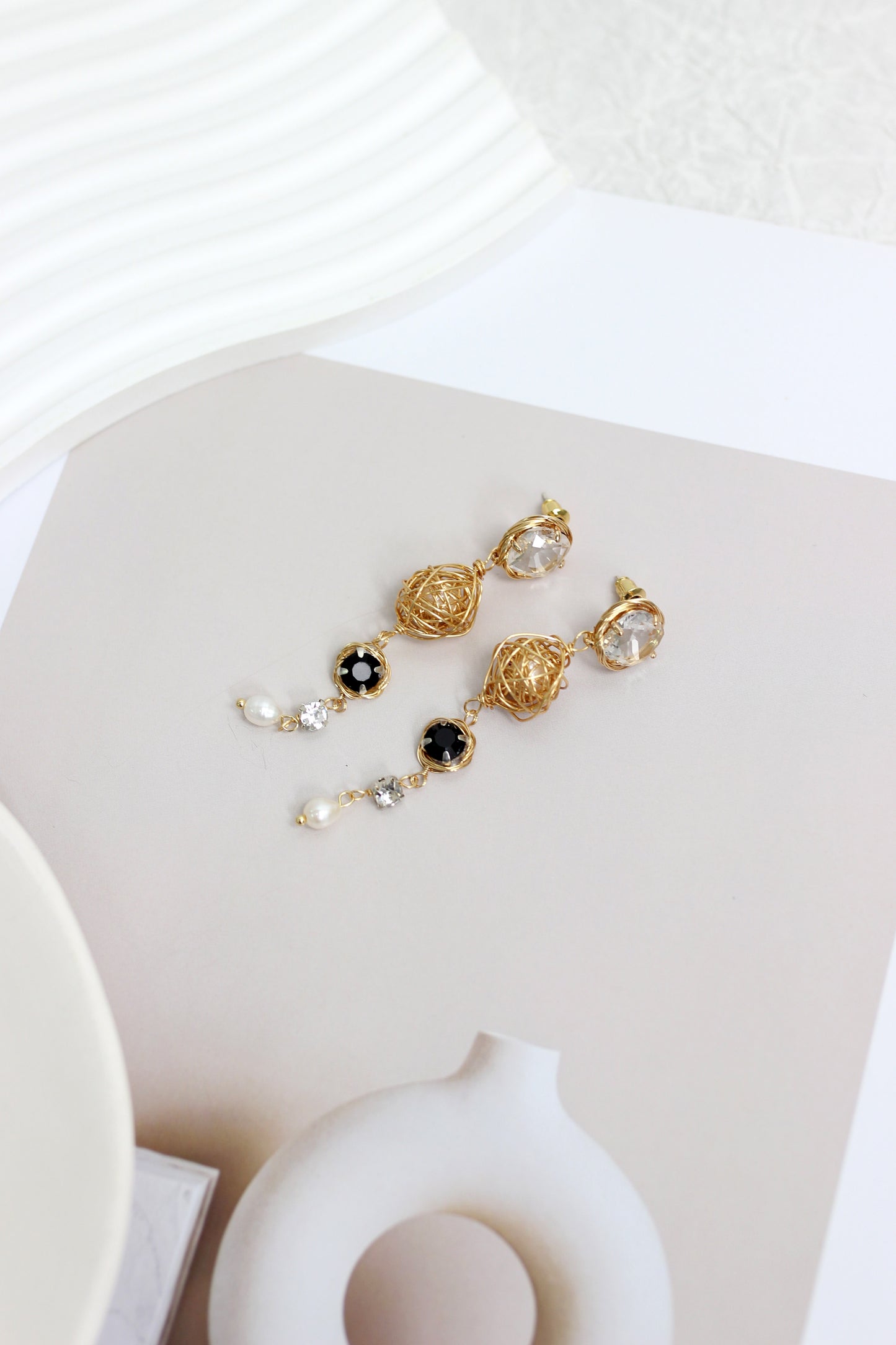 A2406JC97991 - Elegant Crystal and Pearl Drop Earrings