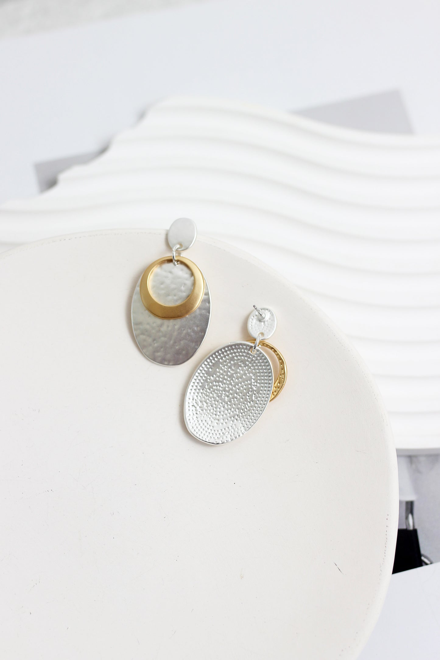 A2407AY51047 - Dual-Tone Hammered Metal Earrings