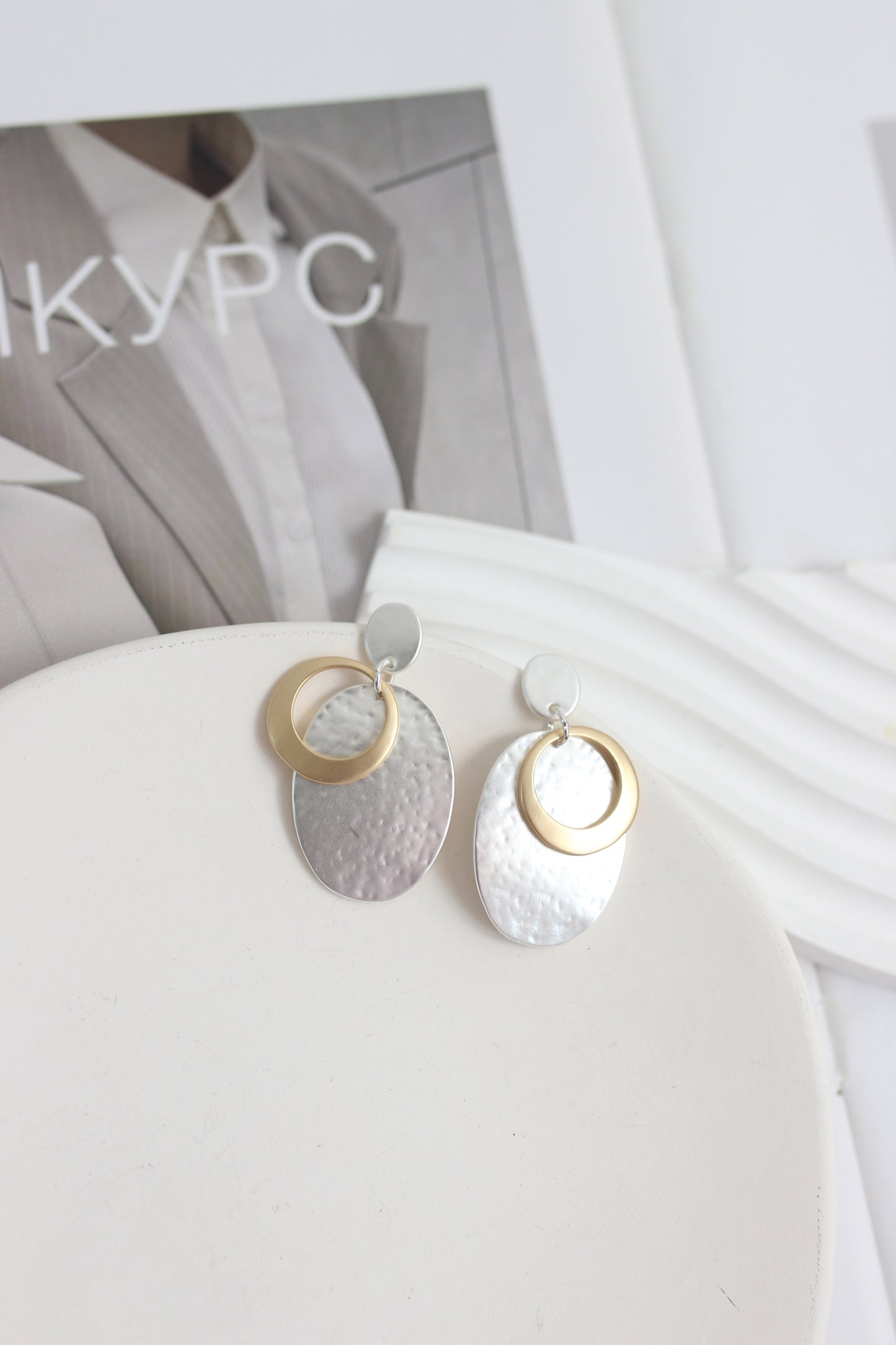 A2407AY51047 - Dual-Tone Hammered Metal Earrings