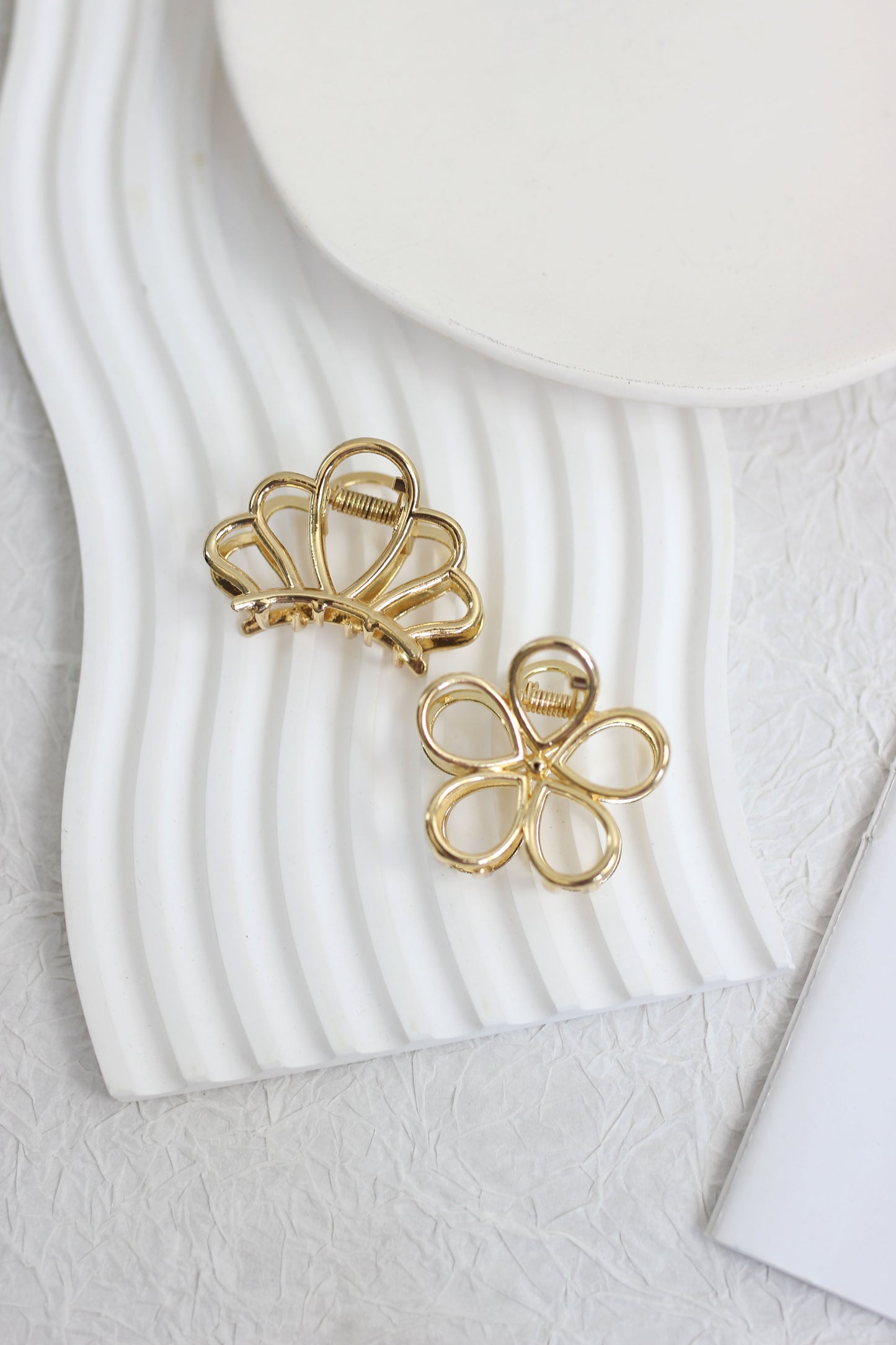 A2407CY80892 - Gold-Plated Floral Hair Claw Clips
