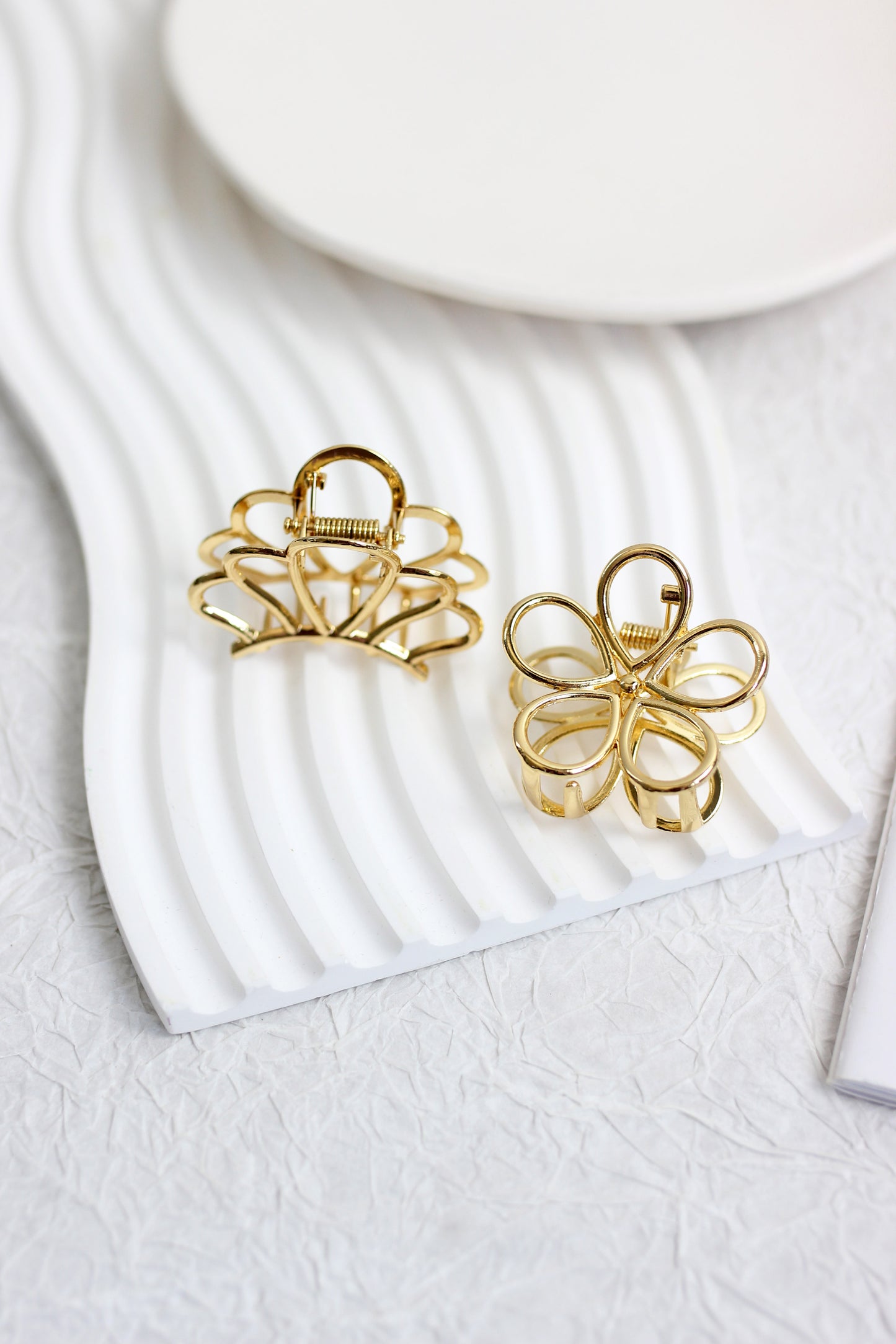 A2407CY80892 - Gold-Plated Floral Hair Claw Clips