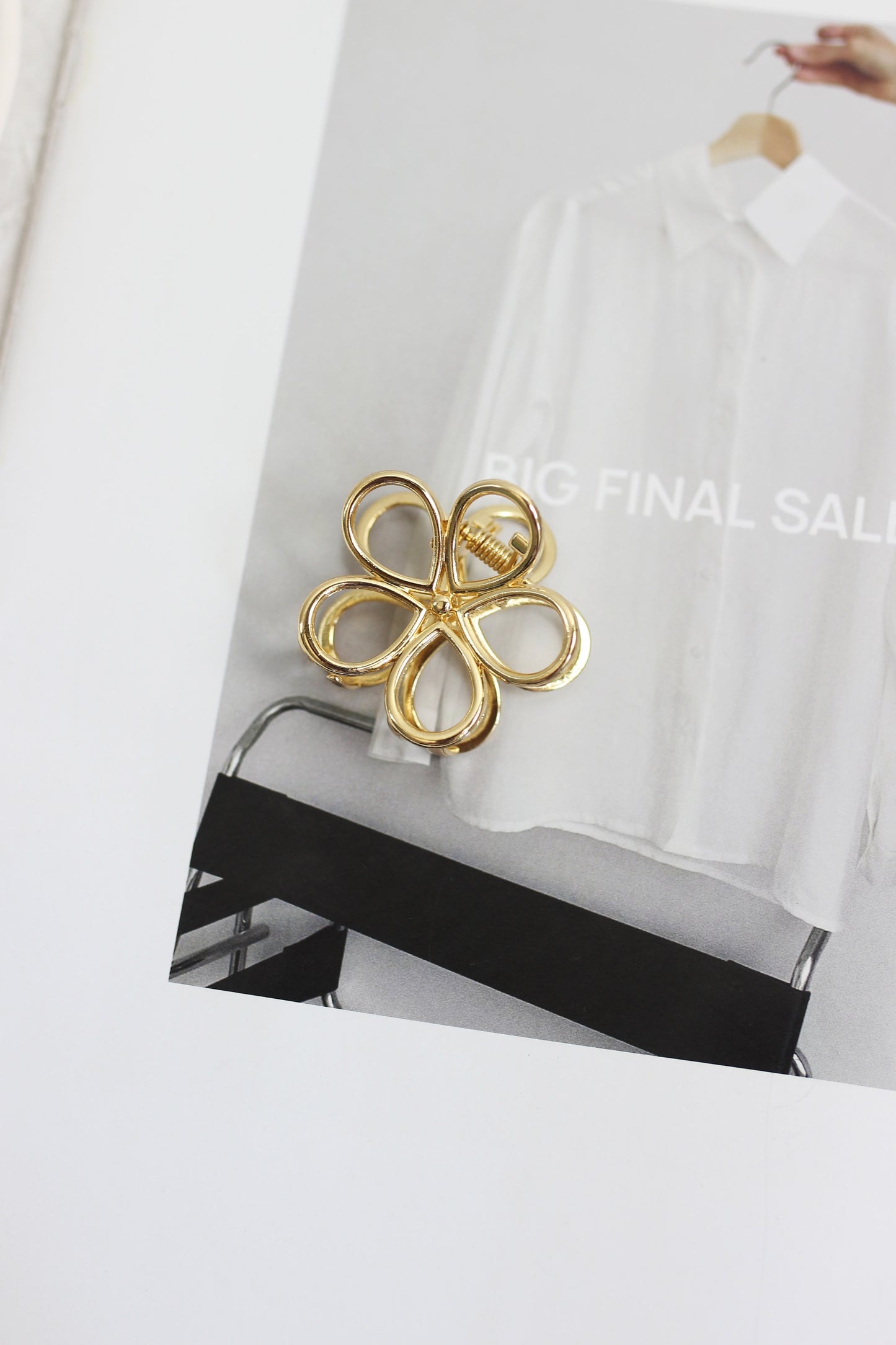 A2407CY80892 - Gold-Plated Floral Hair Claw Clips