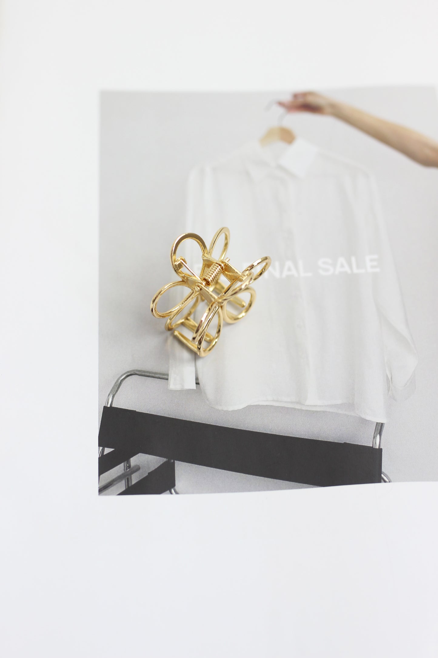 A2407CY80892 - Gold-Plated Floral Hair Claw Clips