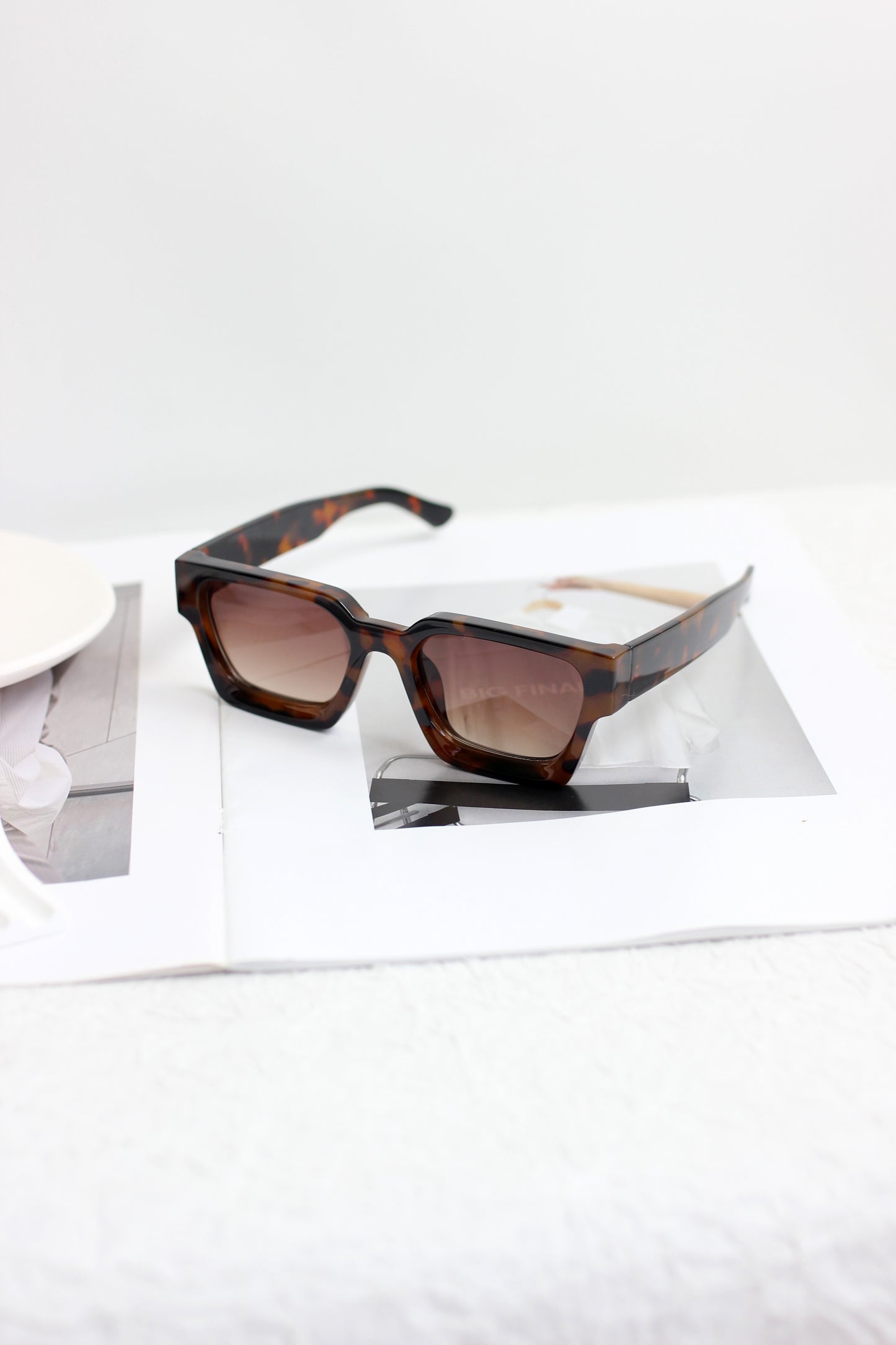 A2407JJXB85227 - Retro Square Frame Sunglasses