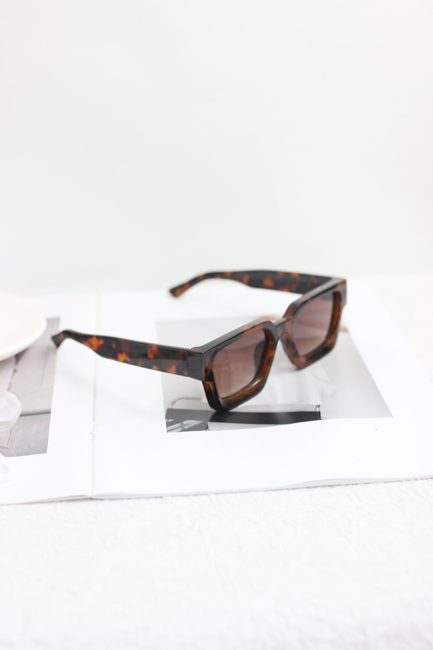 A2407JJXB85227 - Retro Square Frame Sunglasses