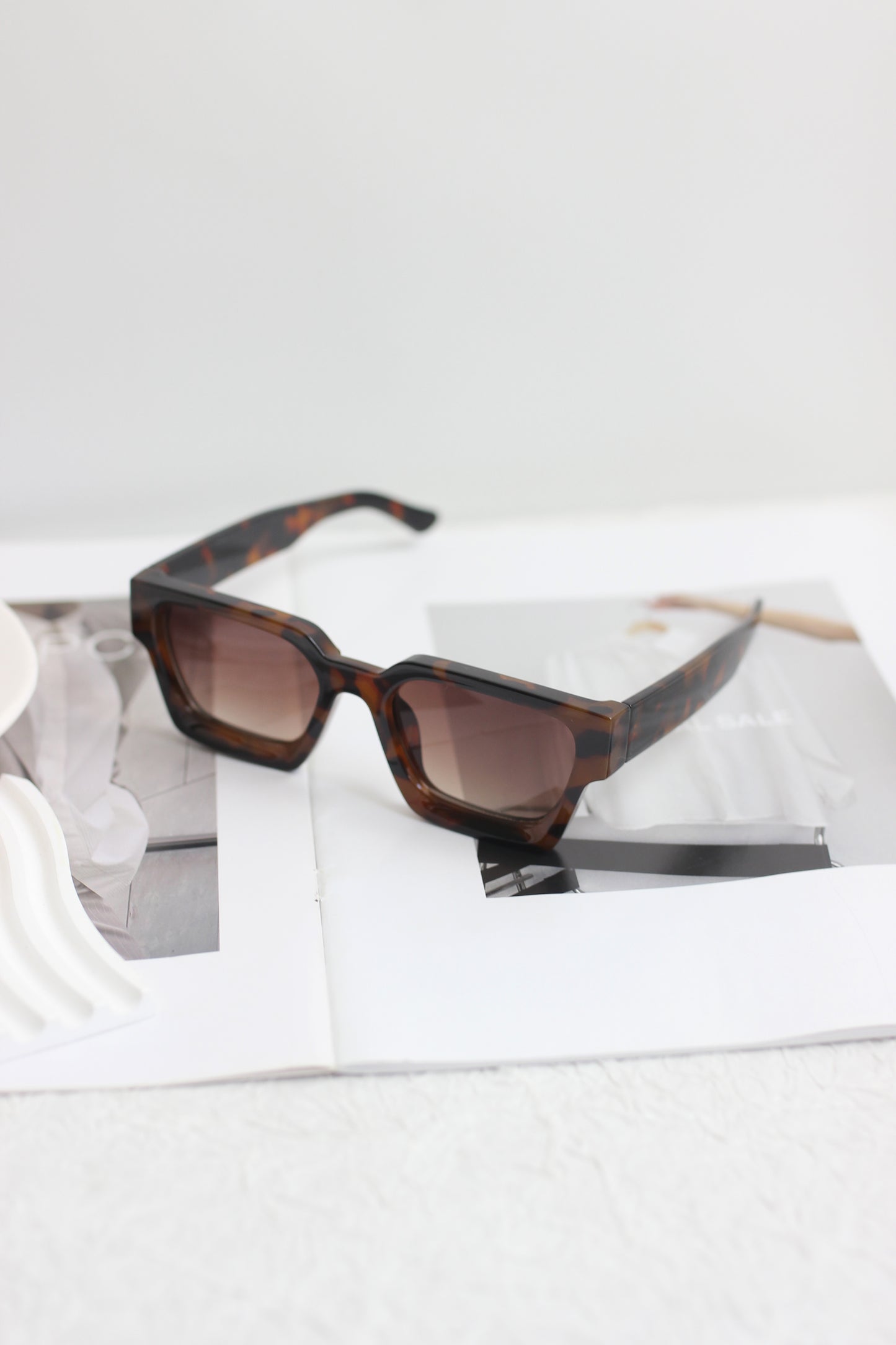 A2407JJXB85227 - Retro Square Frame Sunglasses