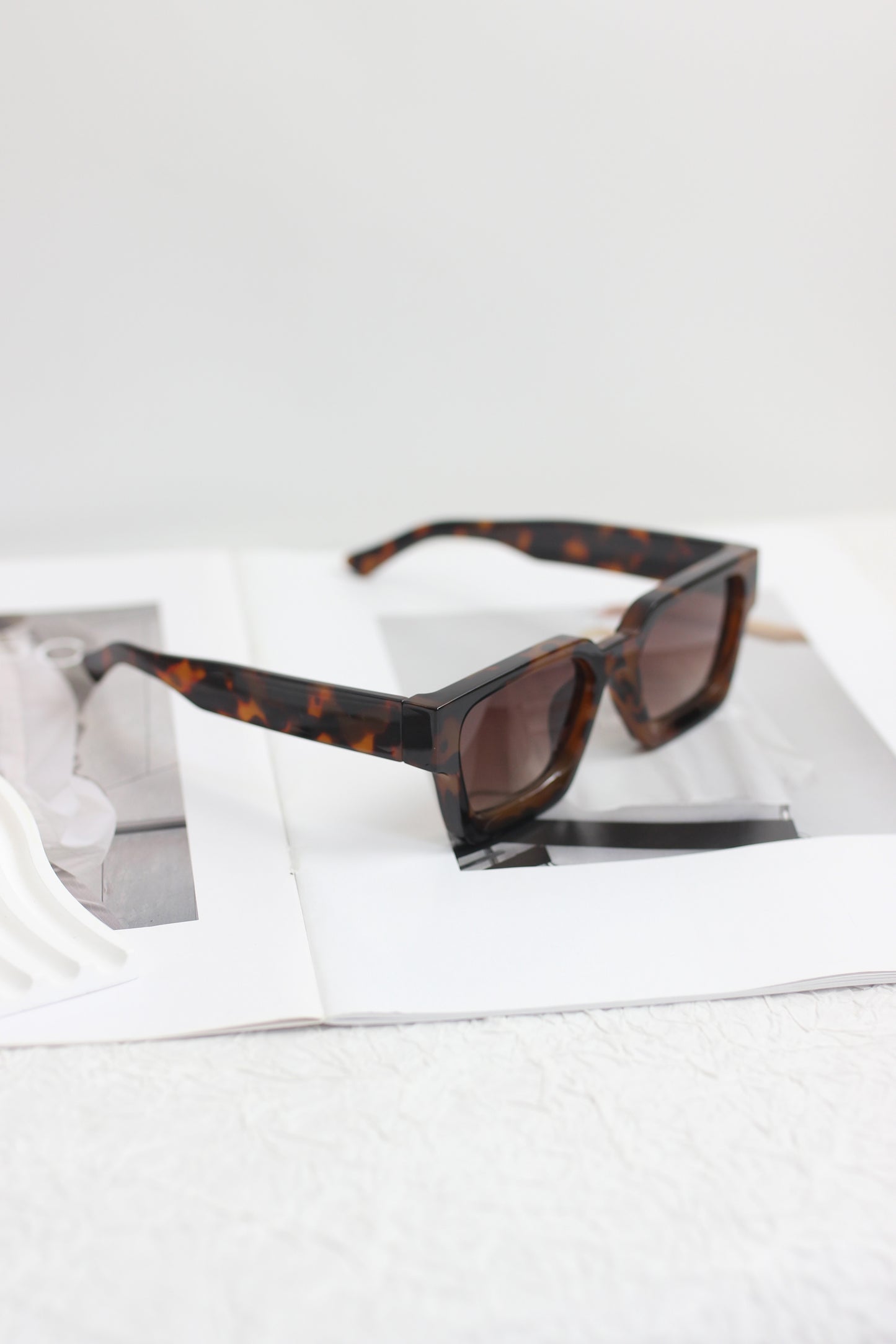A2407JJXB85227 - Retro Square Frame Sunglasses