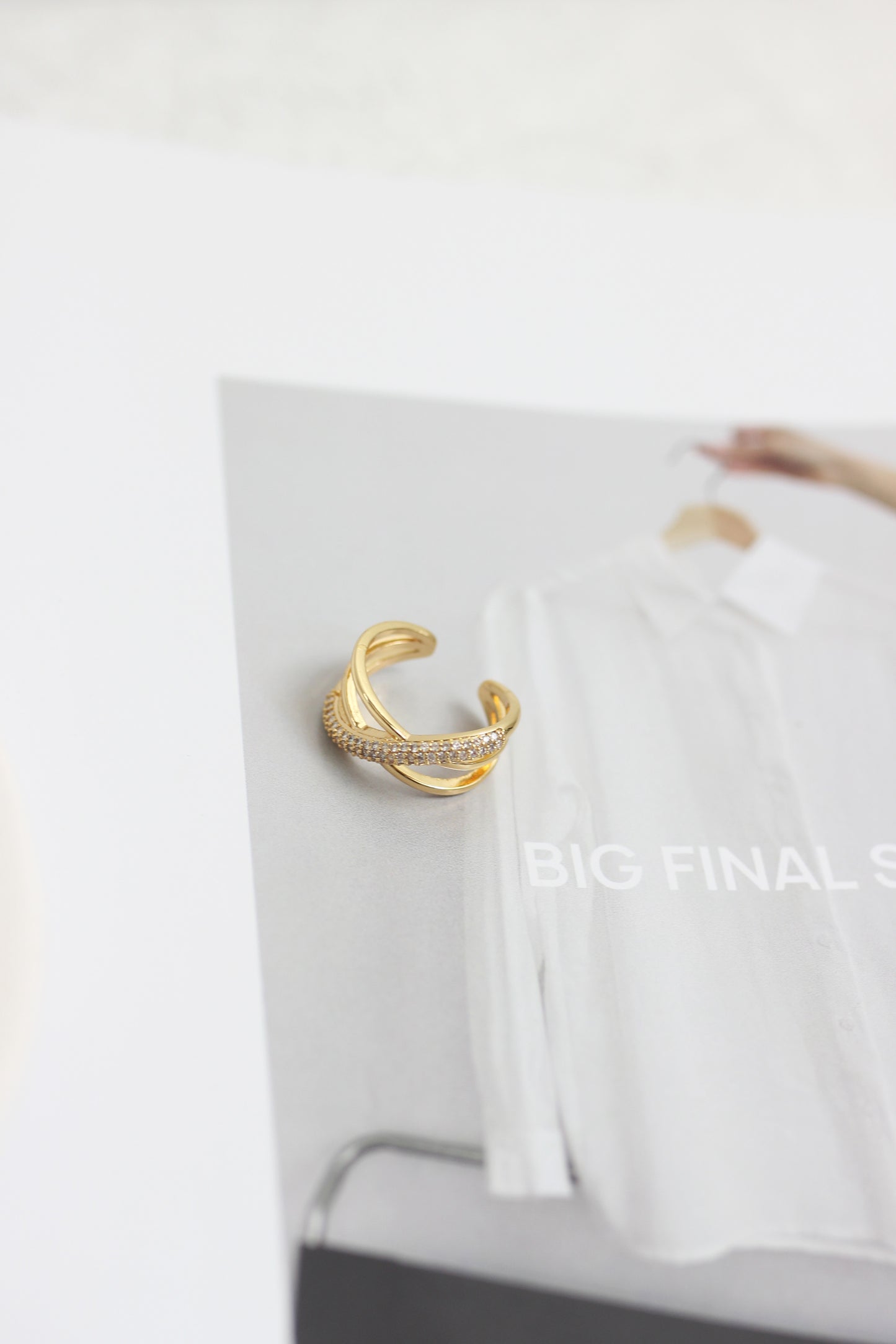 A2407XL90131 - Gold-Plated Crossover Crystal Ring