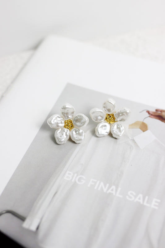 A2408GM42326 - Elegant Floral Cluster Earrings