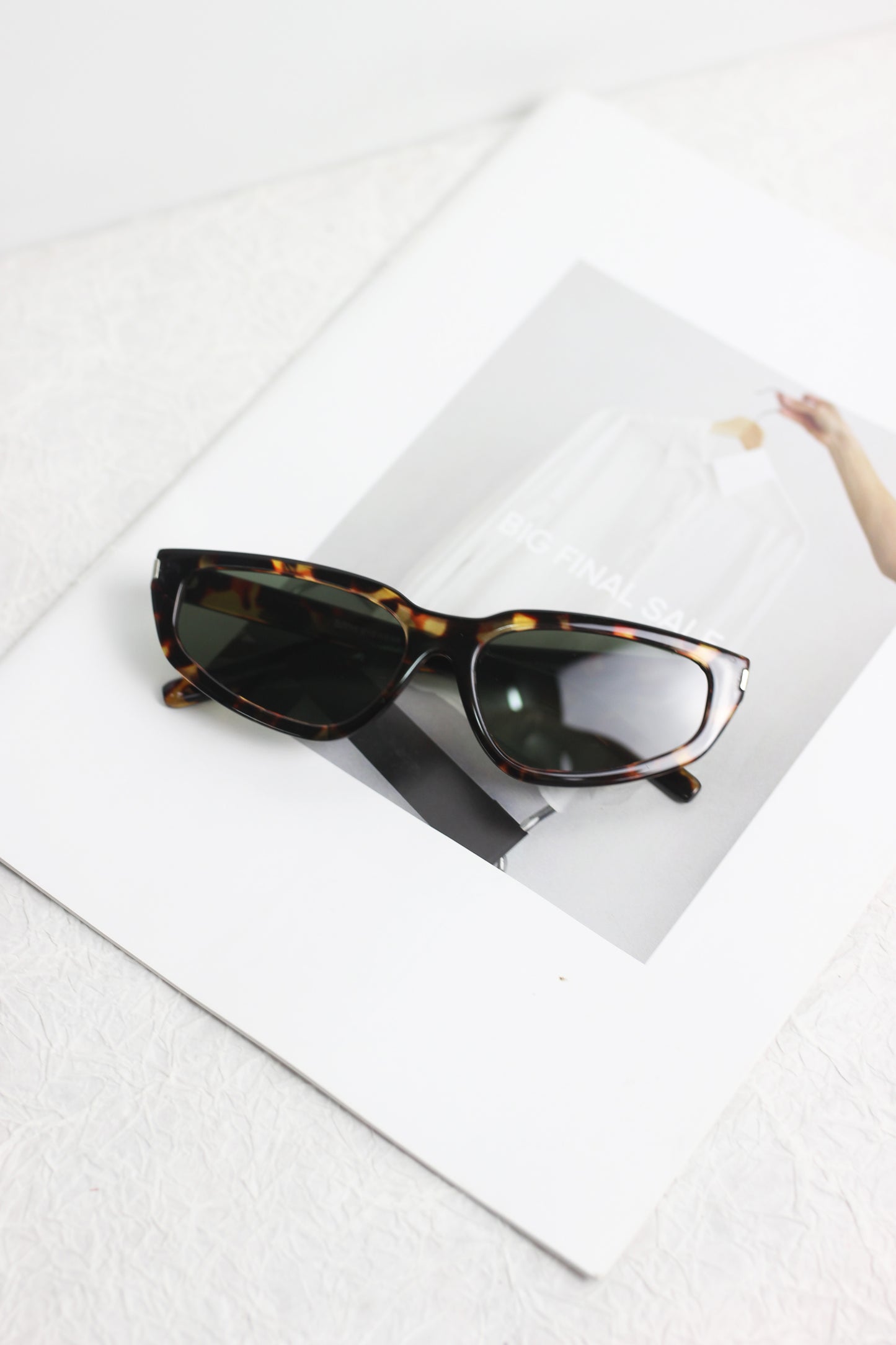 A2408KN41191 - Retro Cat-Eye Sunglasses