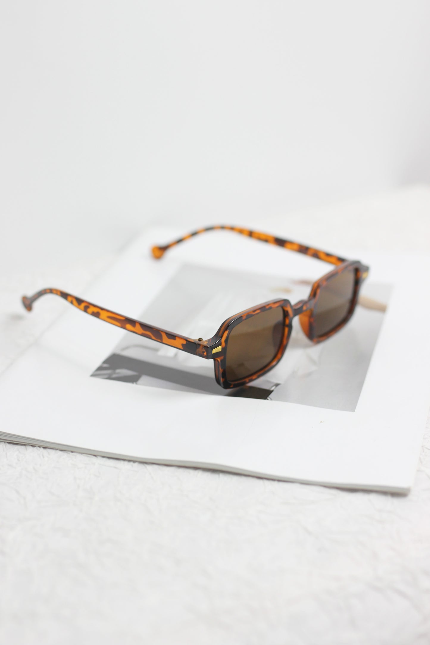 A2408MN81215 -  Retro Rectangular Frame Sunglasses