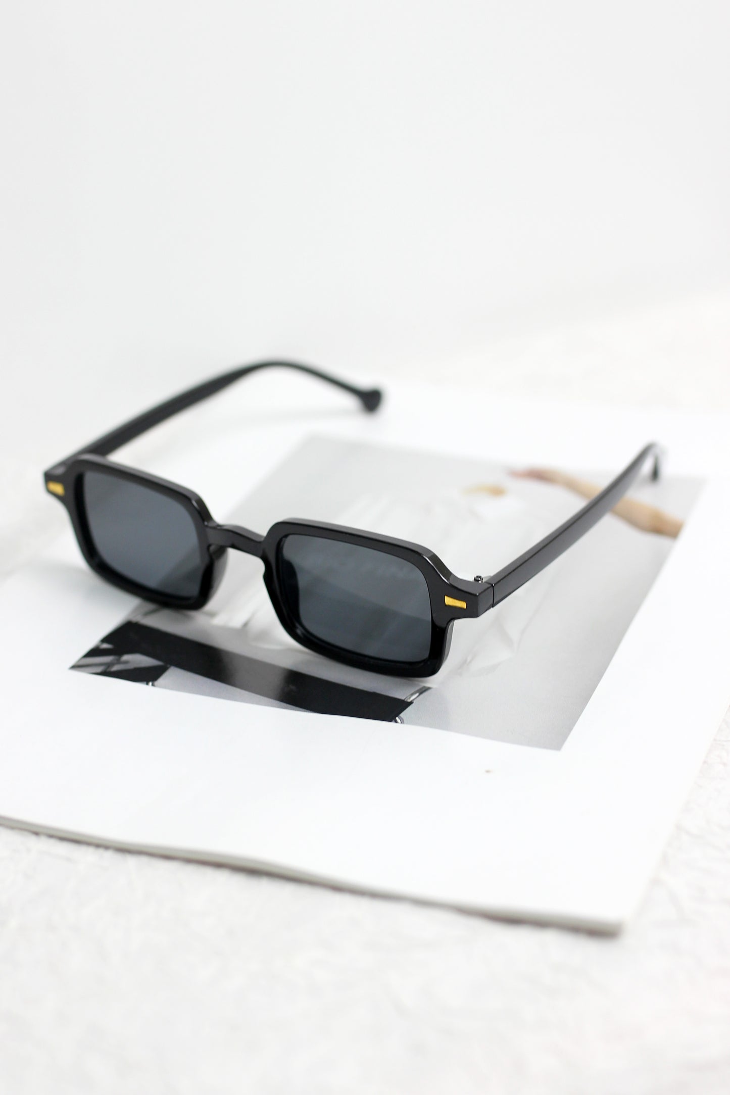 A2408MN81215 -  Retro Rectangular Frame Sunglasses