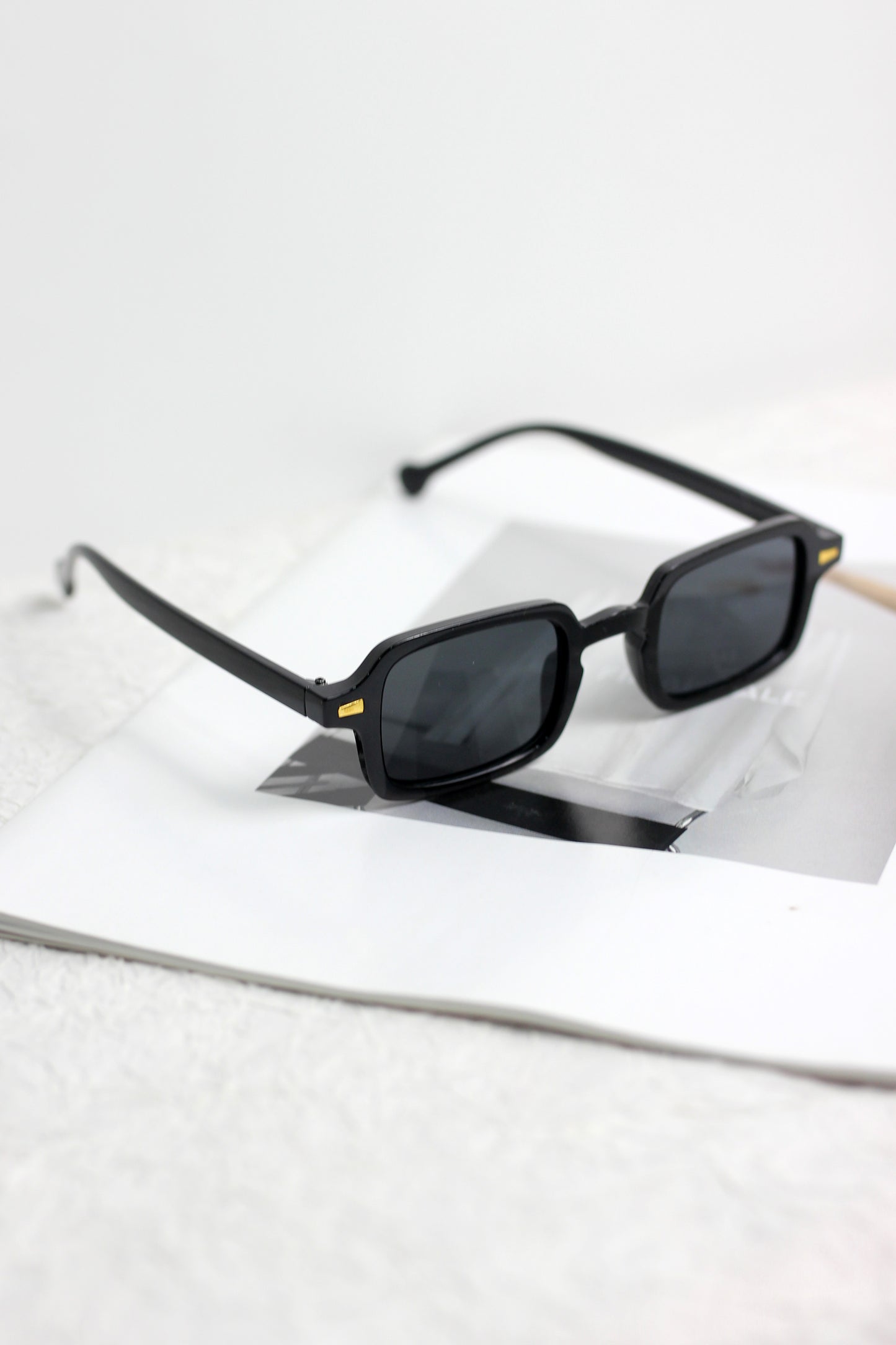 A2408MN81215 -  Retro Rectangular Frame Sunglasses