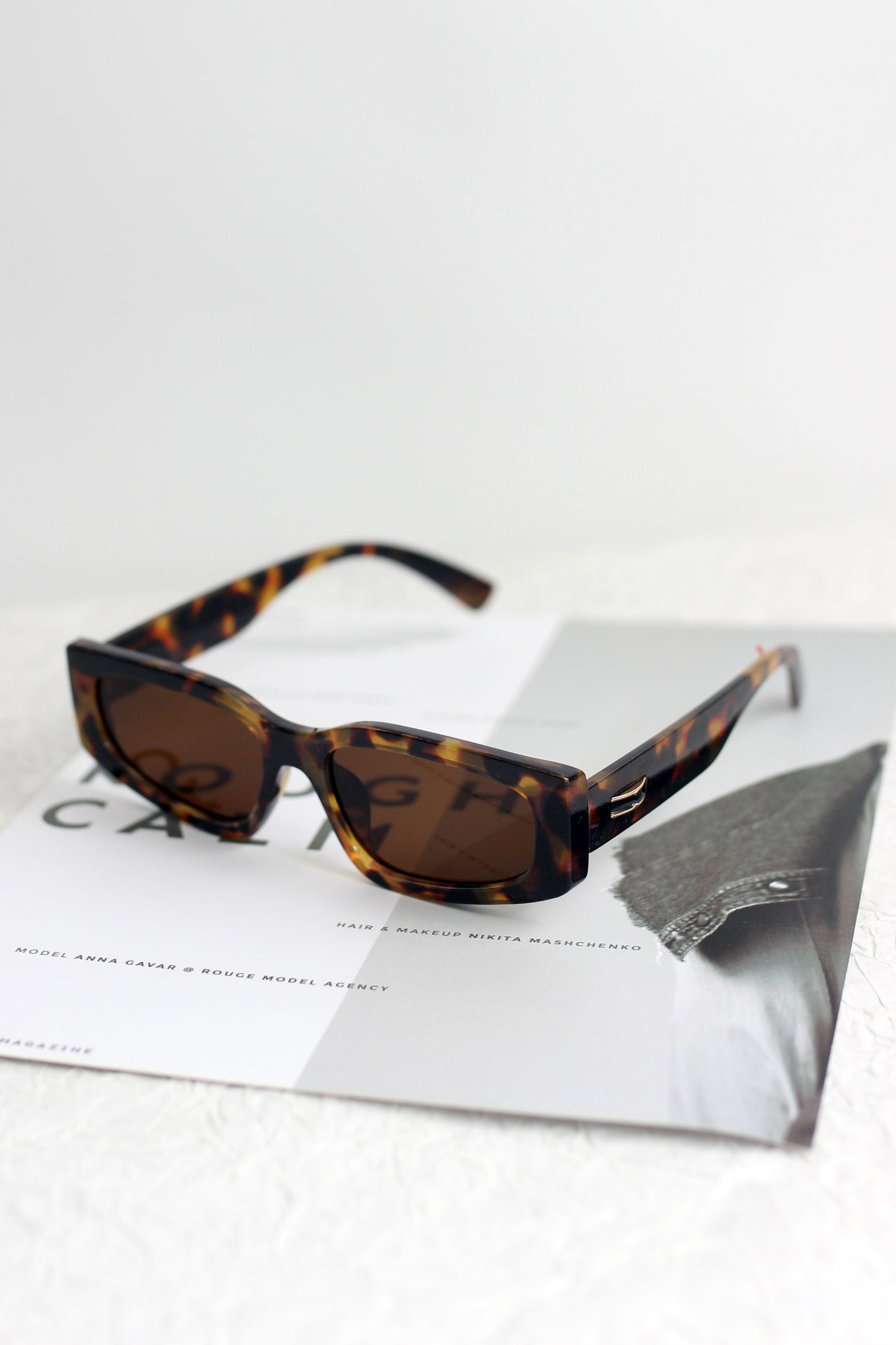 A2408YTGX68759 - Classic Rectangular Sunglasses