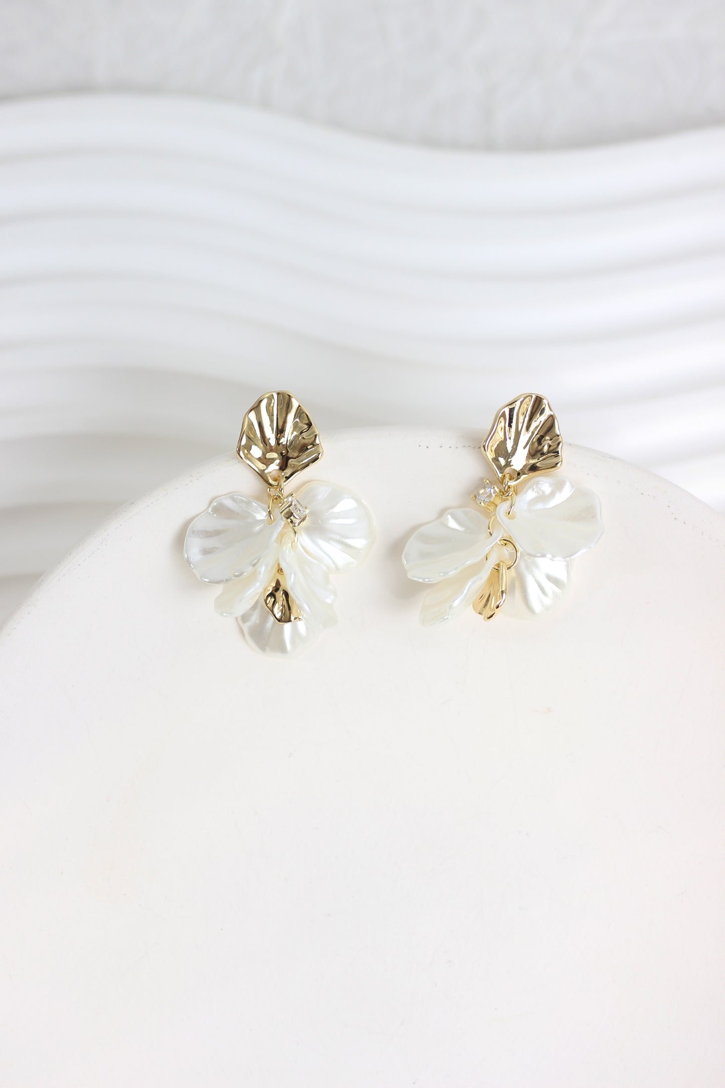 A2409FM28045 - Elegant Pearl Petal Drop Earrings
