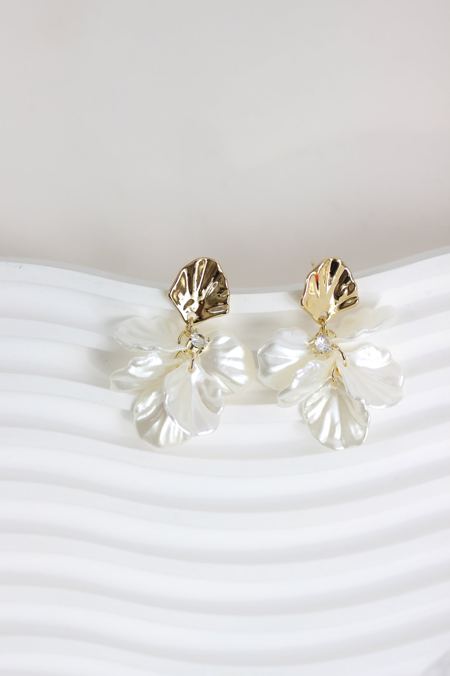 A2409FM28045 - Elegant Pearl Petal Drop Earrings