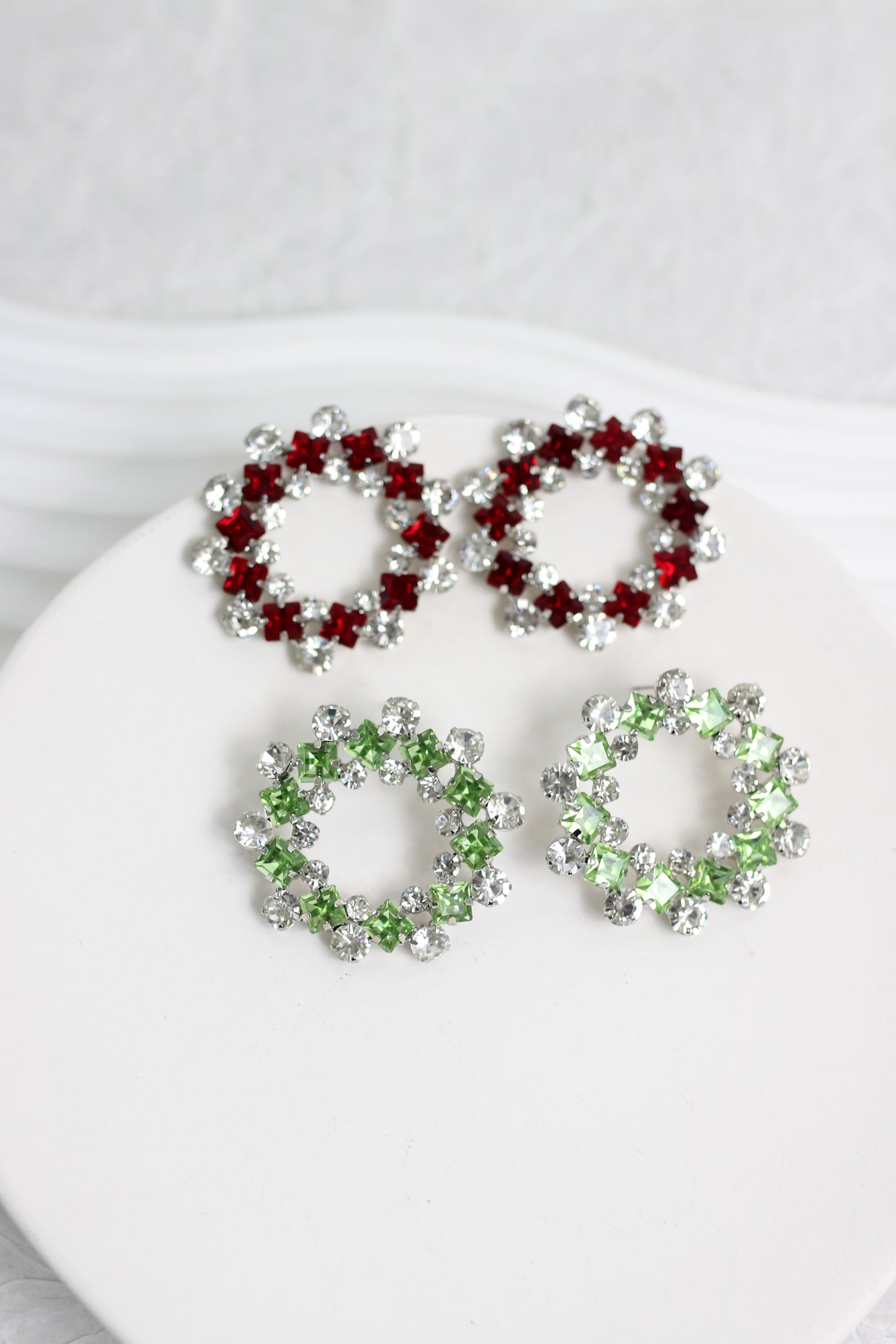 A2409JL84739 - Sparkling Holiday Wreath Earrings
