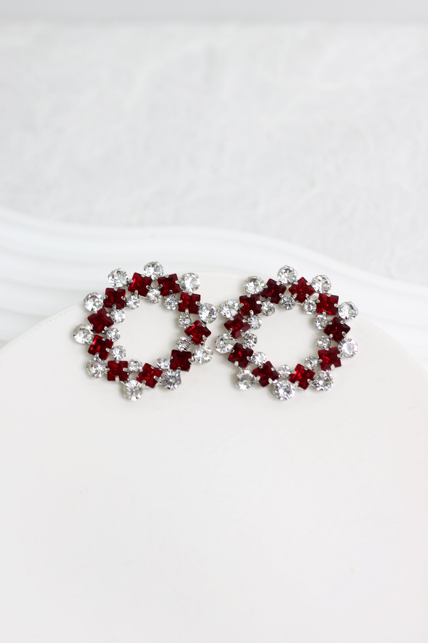 A2409JL84739 - Sparkling Holiday Wreath Earrings