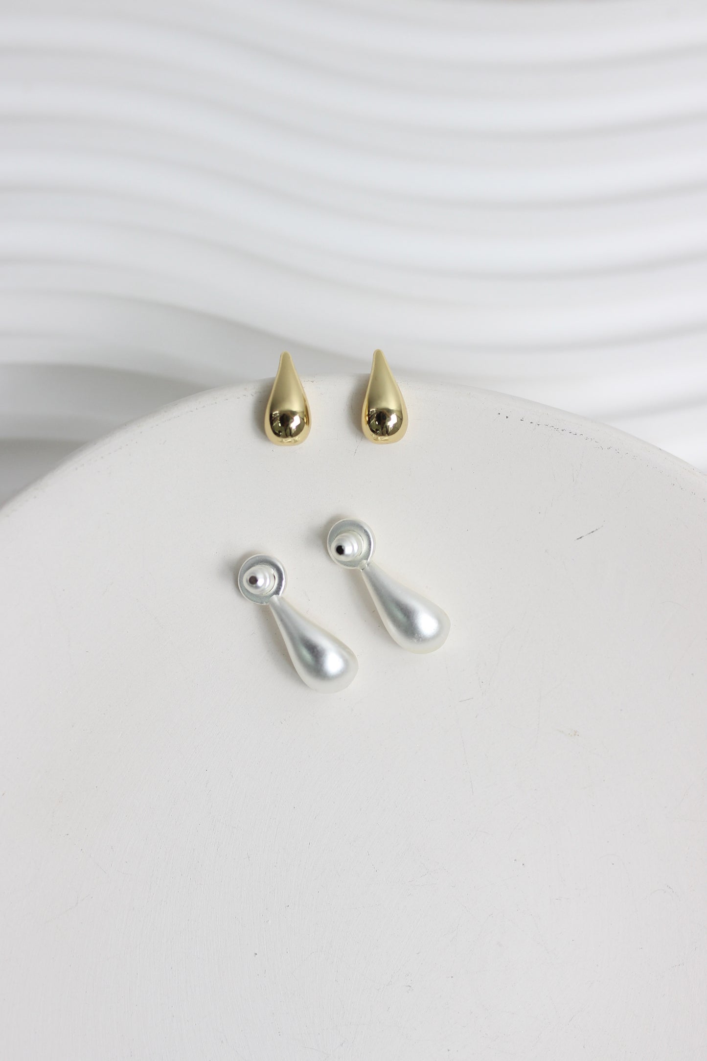 A2410LRDZ63908 - Dual Teardrop Pearl and Metal Earrings