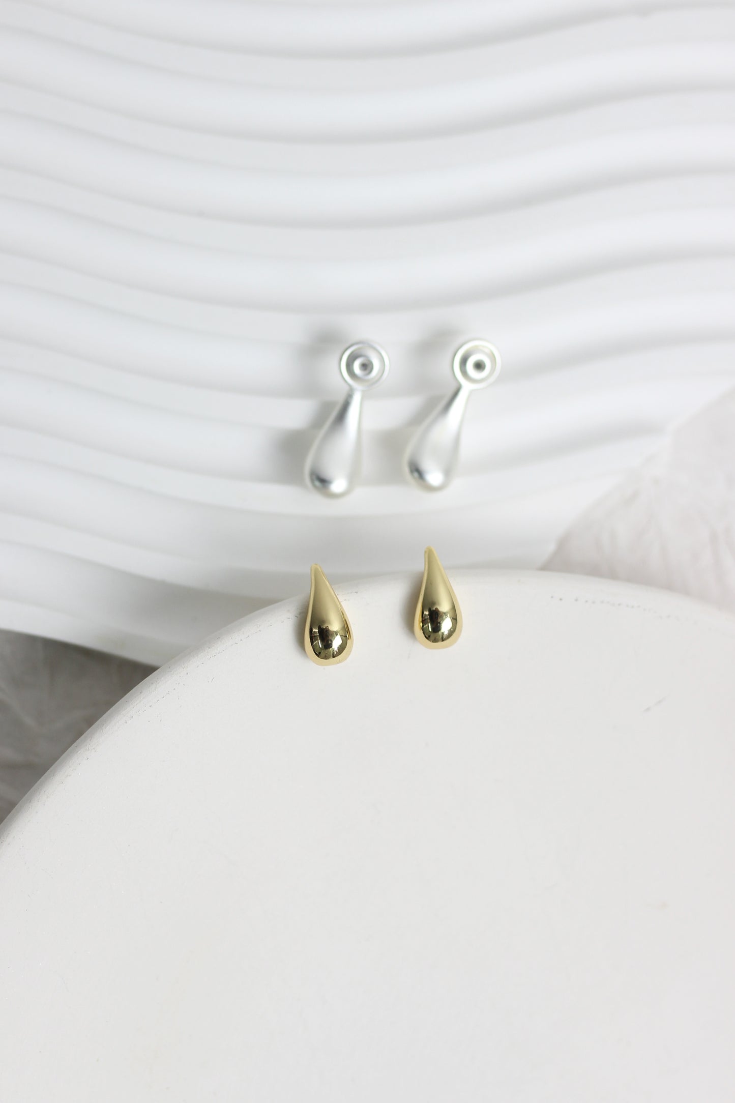 A2410LRDZ63908 - Dual Teardrop Pearl and Metal Earrings