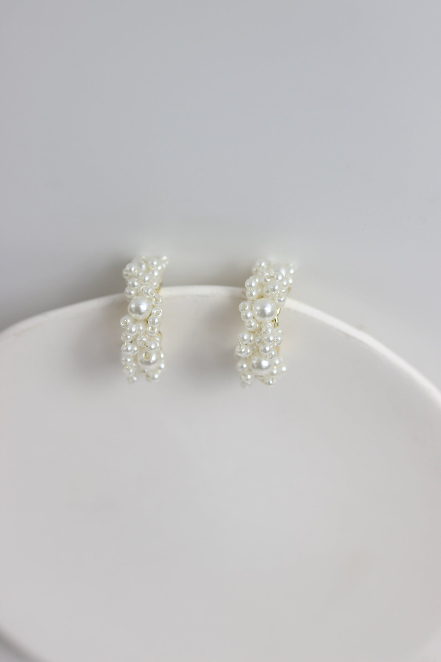 A2411JJ96289 - Pearl Cluster Hoop Earrings