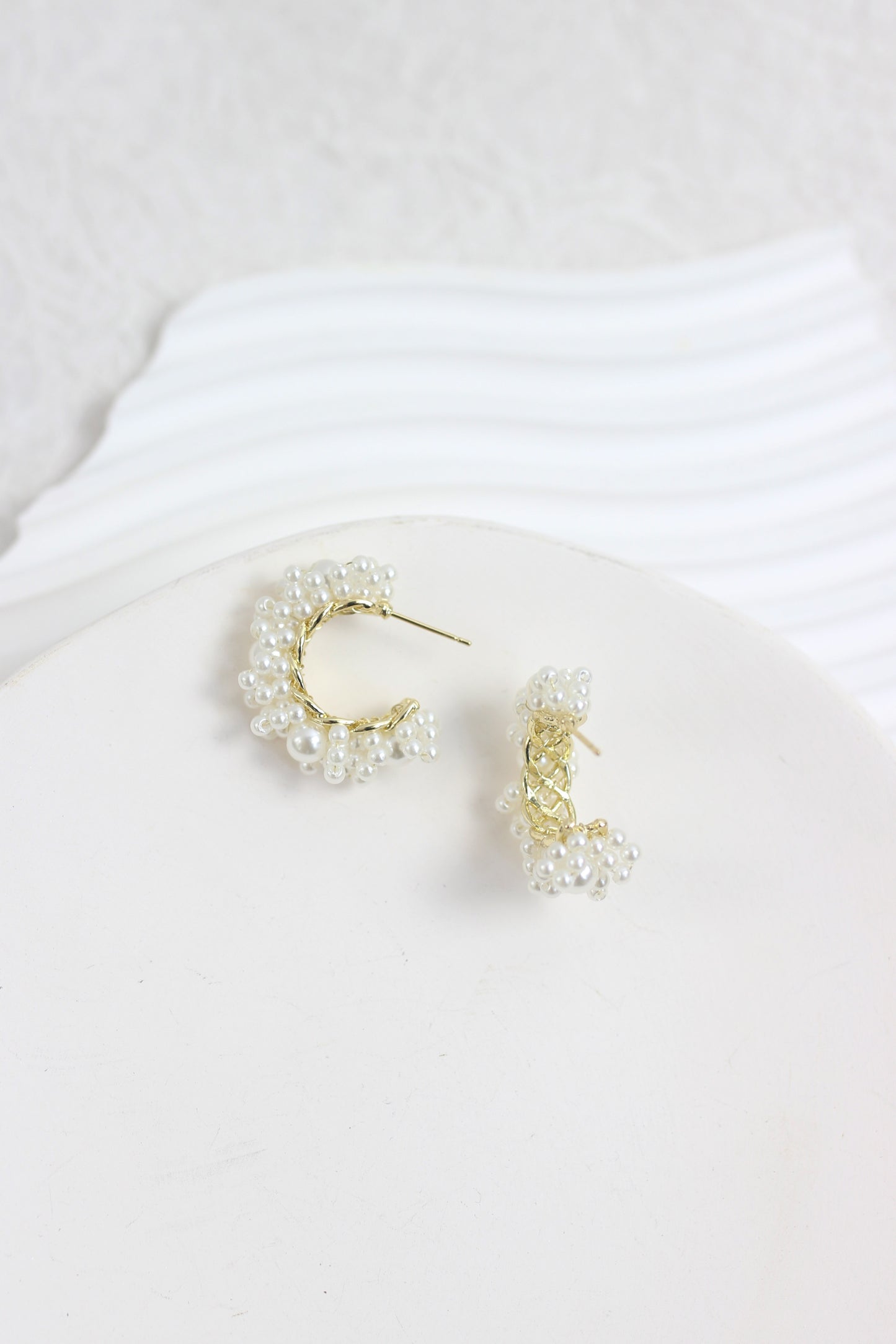 A2411JJ96289 - Pearl Cluster Hoop Earrings