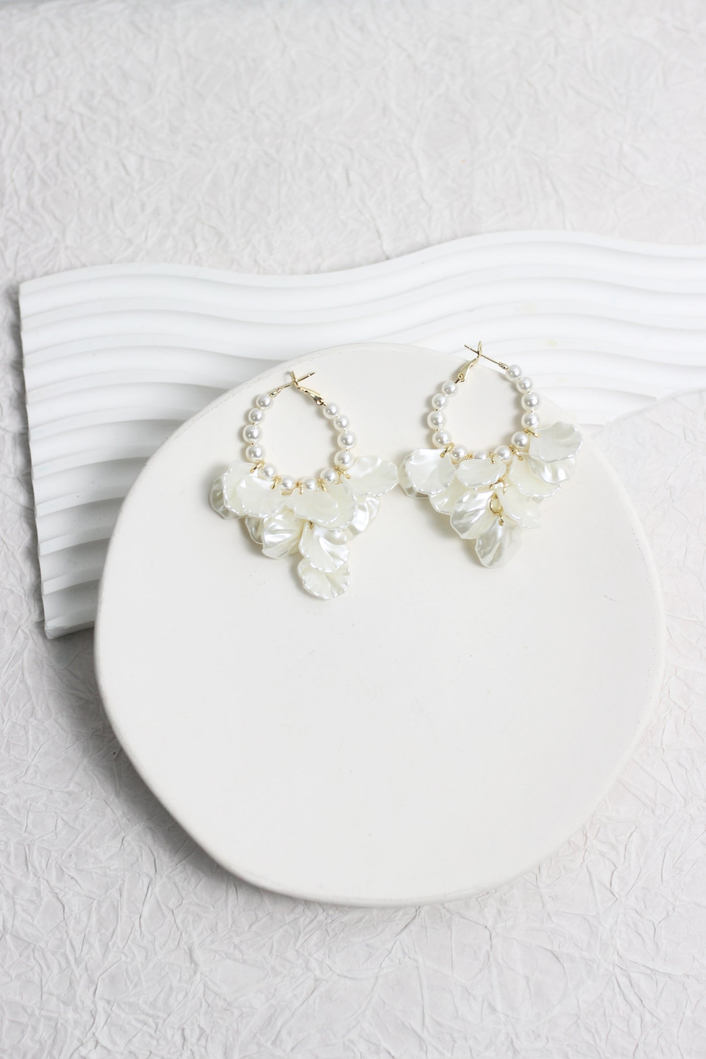 A2411QINL71236 - Elegant Pearl and Shell Drop Hoop Earrings