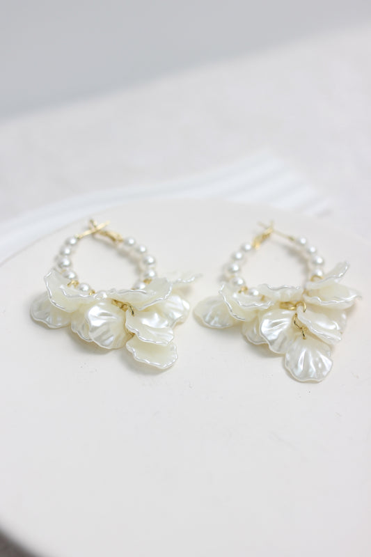 A2411QINL71236 - Elegant Pearl and Shell Drop Hoop Earrings