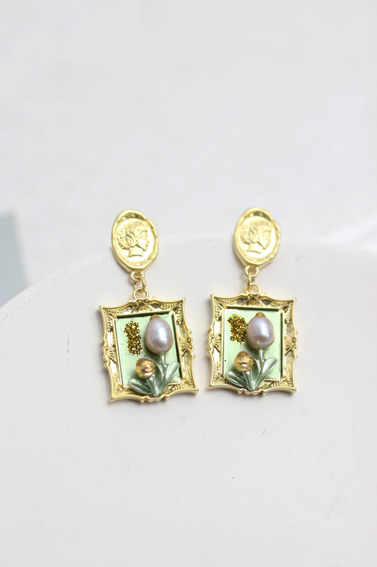 A2412HANF26016 - Vintage Pearl Floral Frame Drop Earrings
