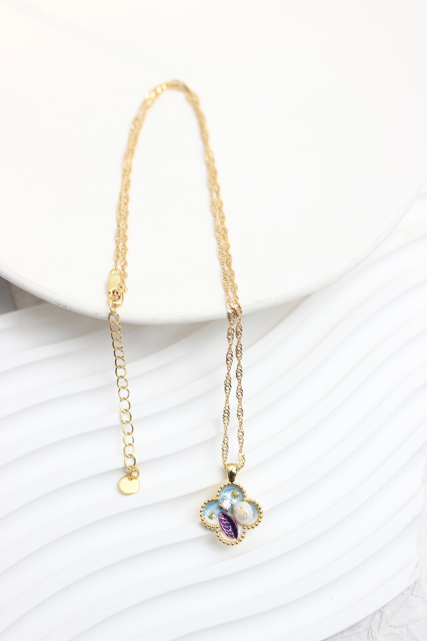 A2412HANF40090 - Gold-Tone Floral Charm Pendant Necklace