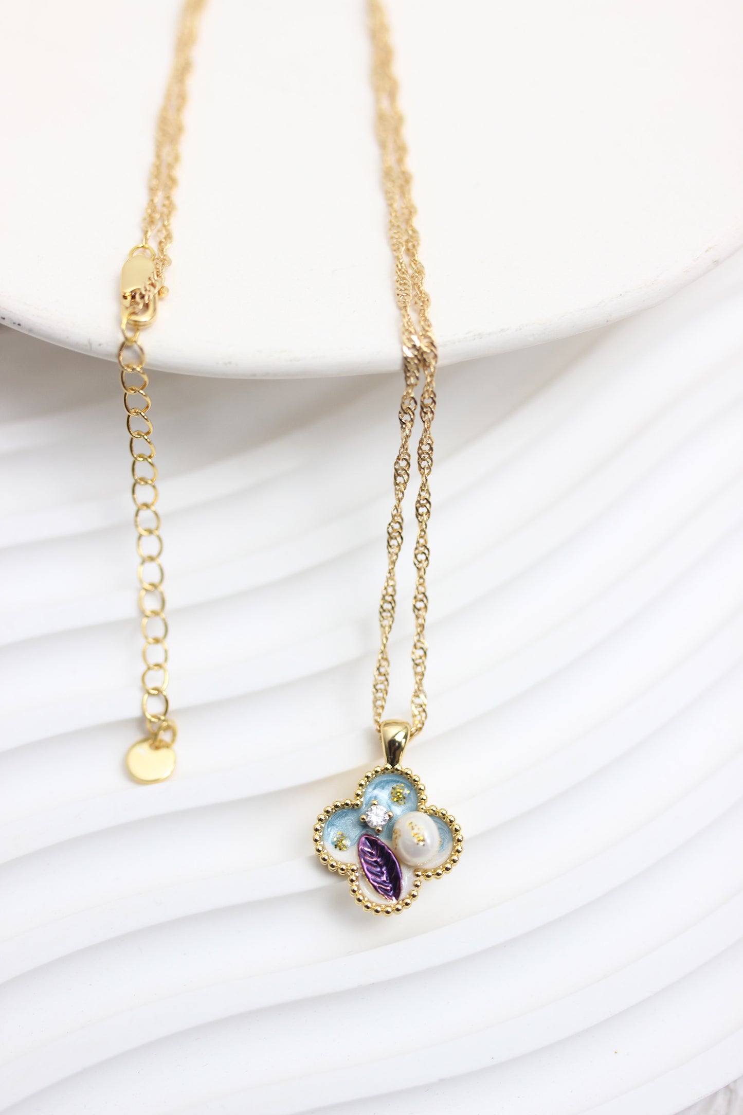 A2412HANF40090 - Gold-Tone Floral Charm Pendant Necklace