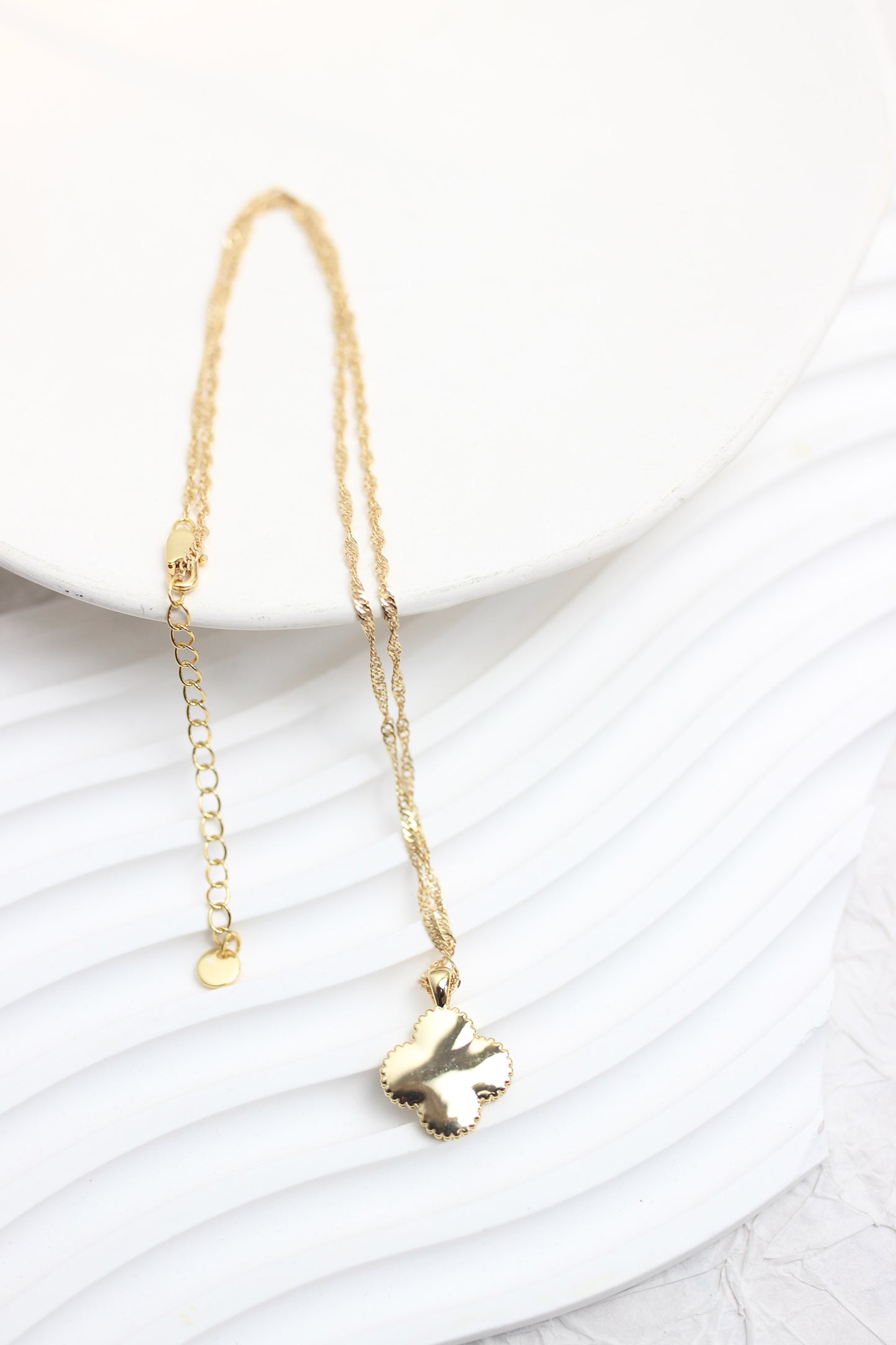 A2412HANF40090 - Gold-Tone Floral Charm Pendant Necklace
