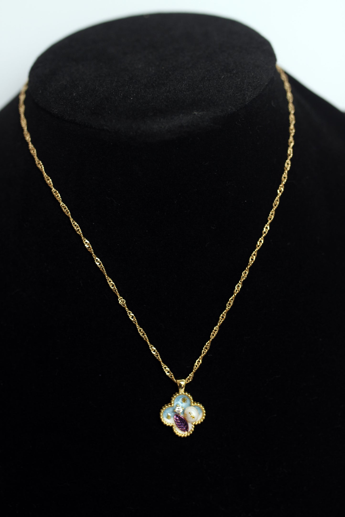 A2412HANF40090 - Gold-Tone Floral Charm Pendant Necklace