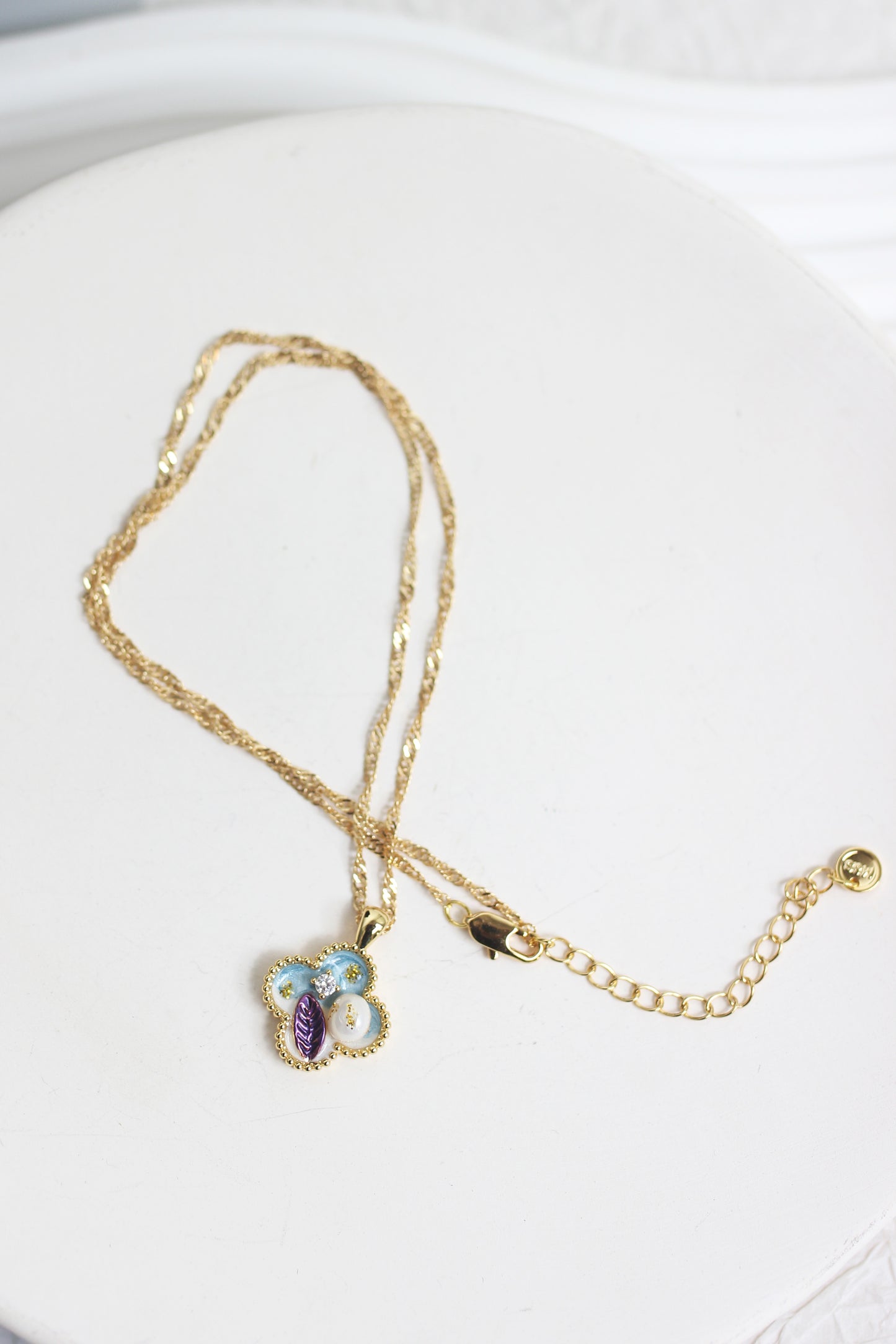 A2412HANF40090 - Gold-Tone Floral Charm Pendant Necklace