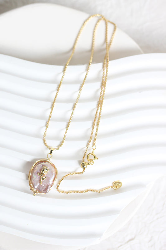 A2412HANF98228 - Elegant Pearl & Copper Pendant Necklace