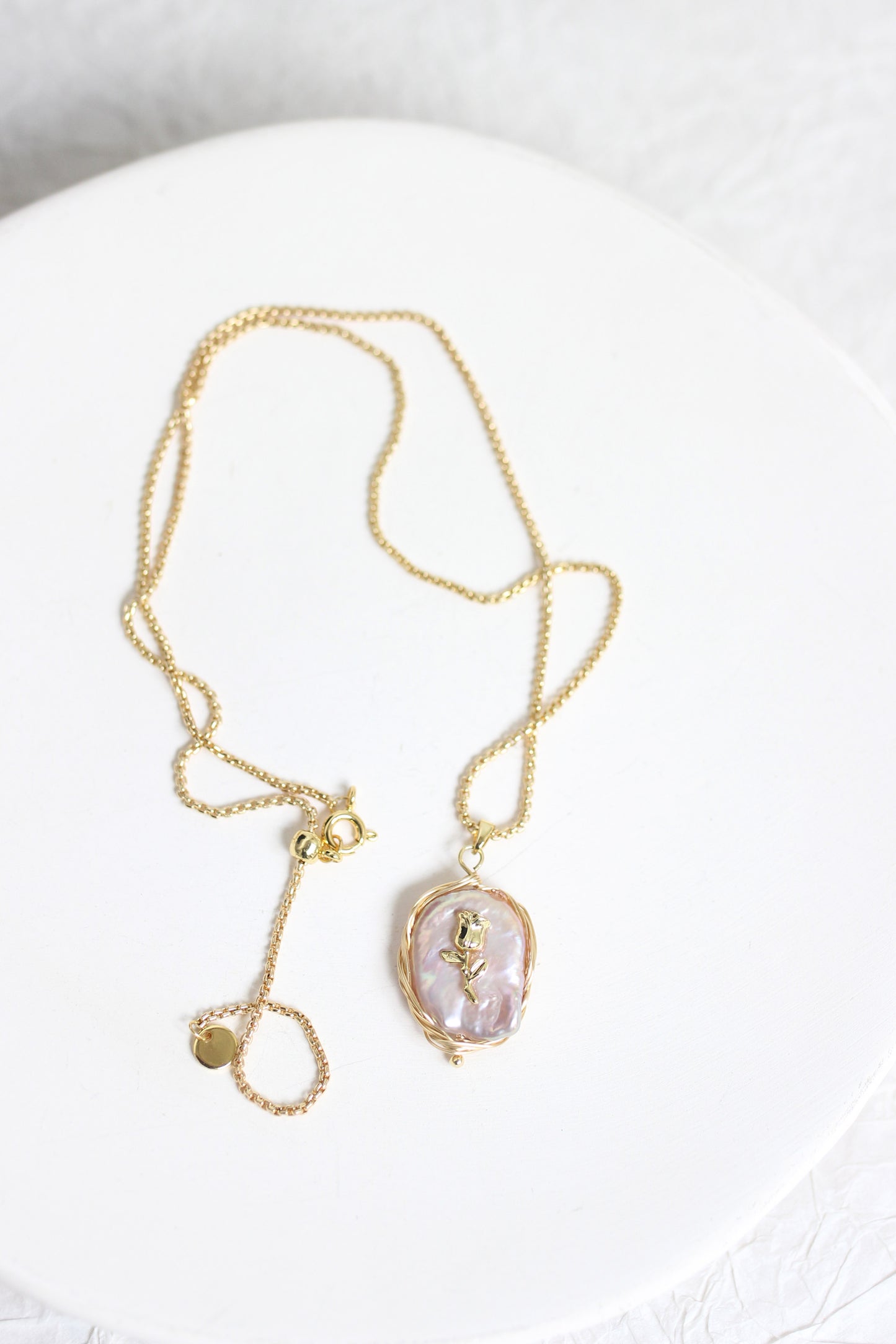 A2412HANF98228 - Elegant Pearl & Copper Pendant Necklace