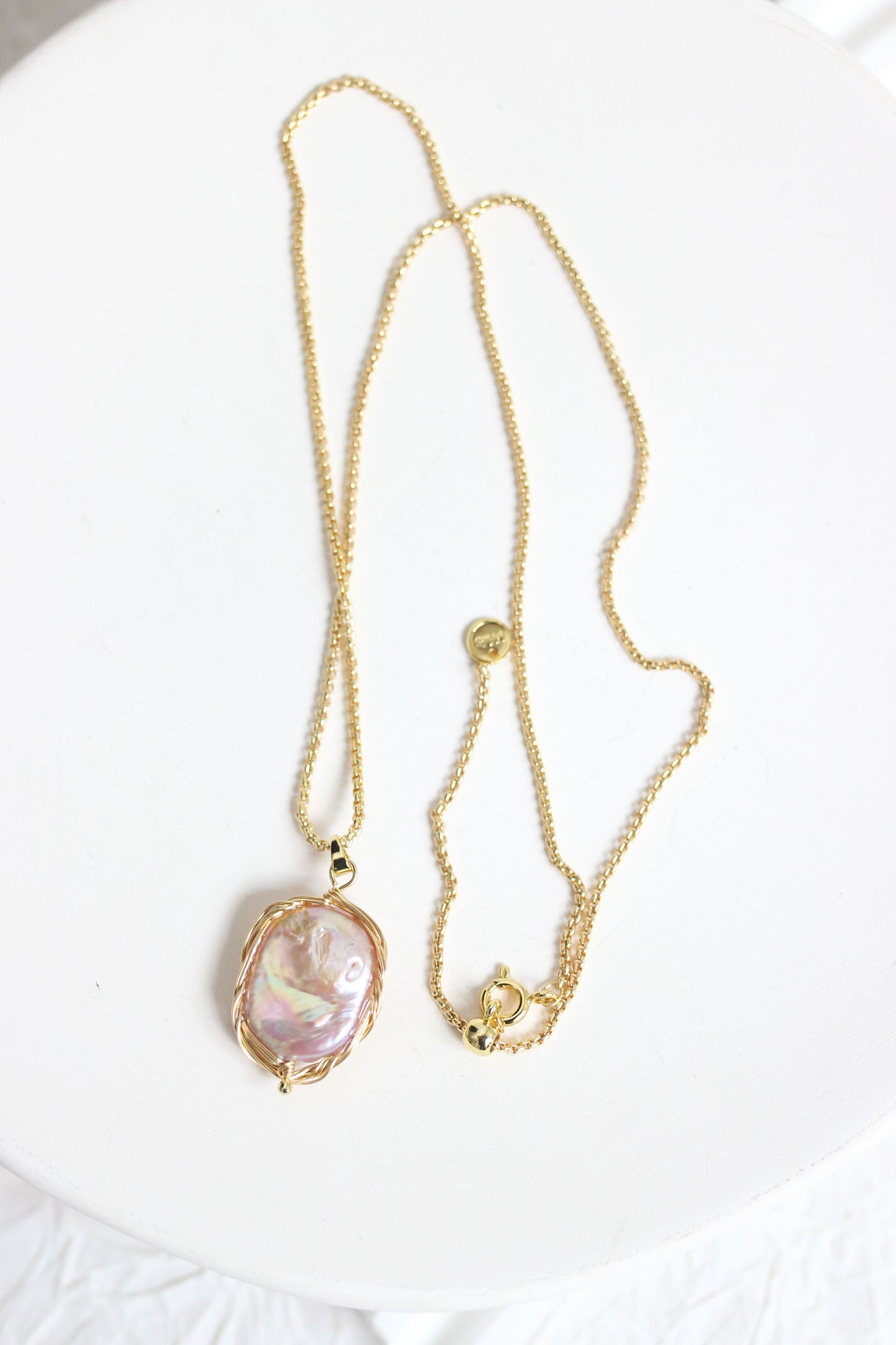 A2412HANF98228 - Elegant Pearl & Copper Pendant Necklace