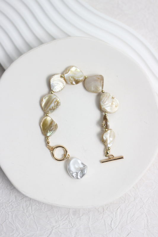 A2412KJ16431 - Natural Shell Charm Bracelet