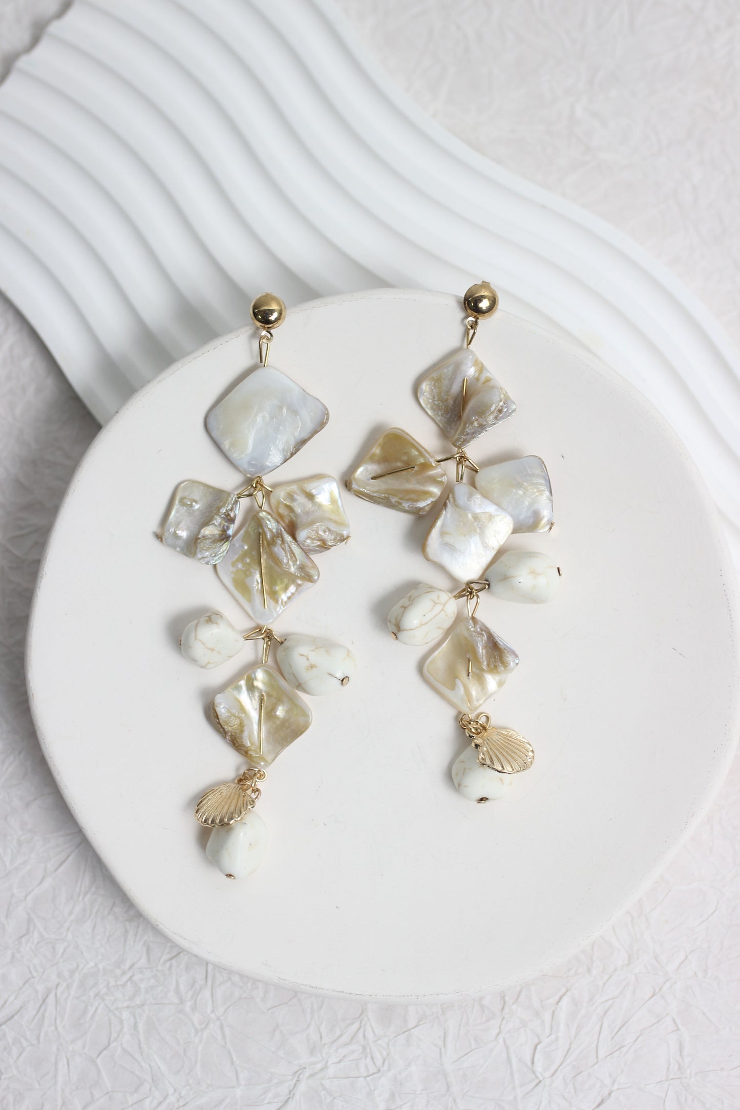 A2412KJ83437 - Elegant Mother-of-Pearl Shell Drop Earrings