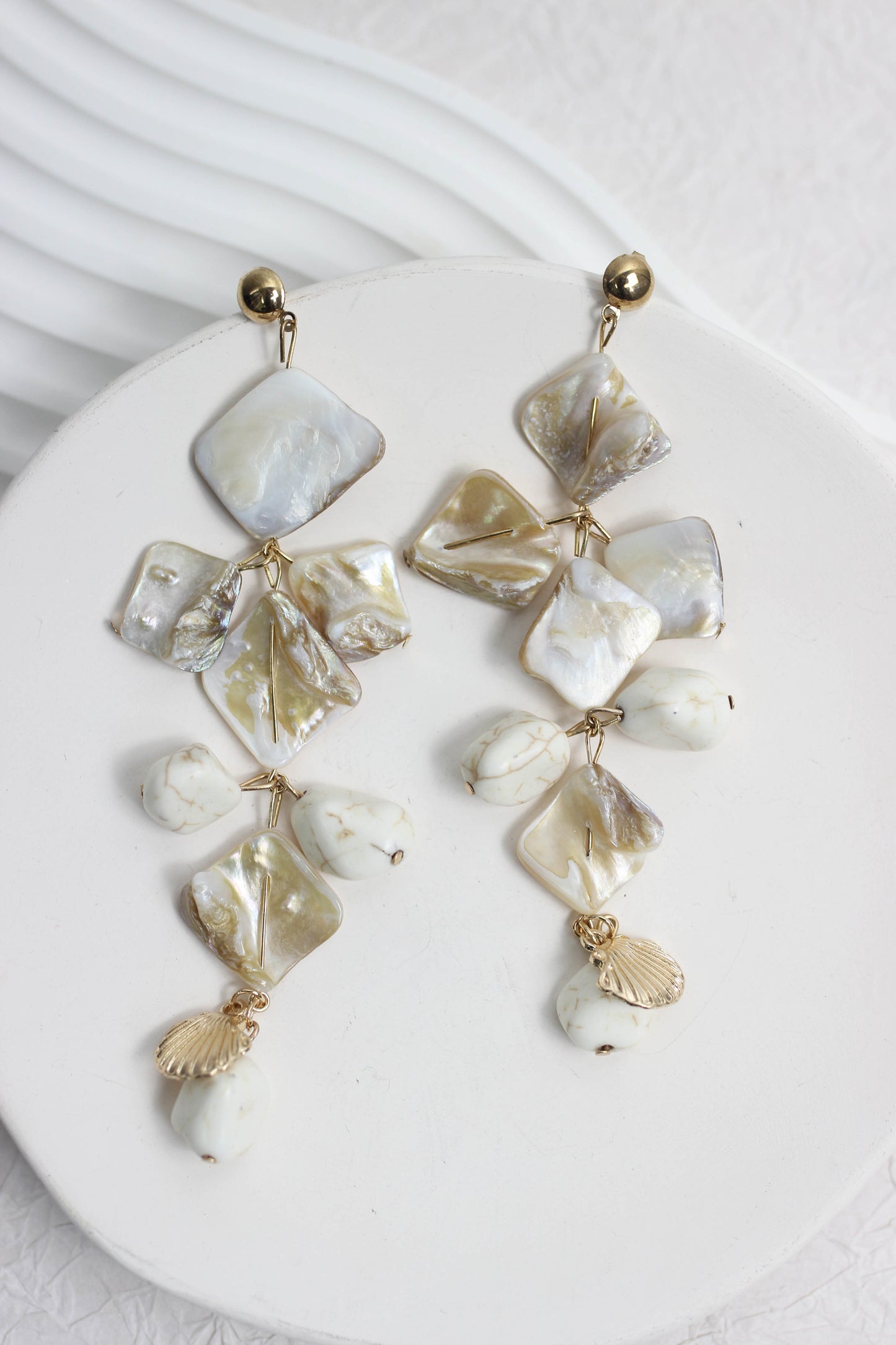A2412KJ83437 - Elegant Mother-of-Pearl Shell Drop Earrings