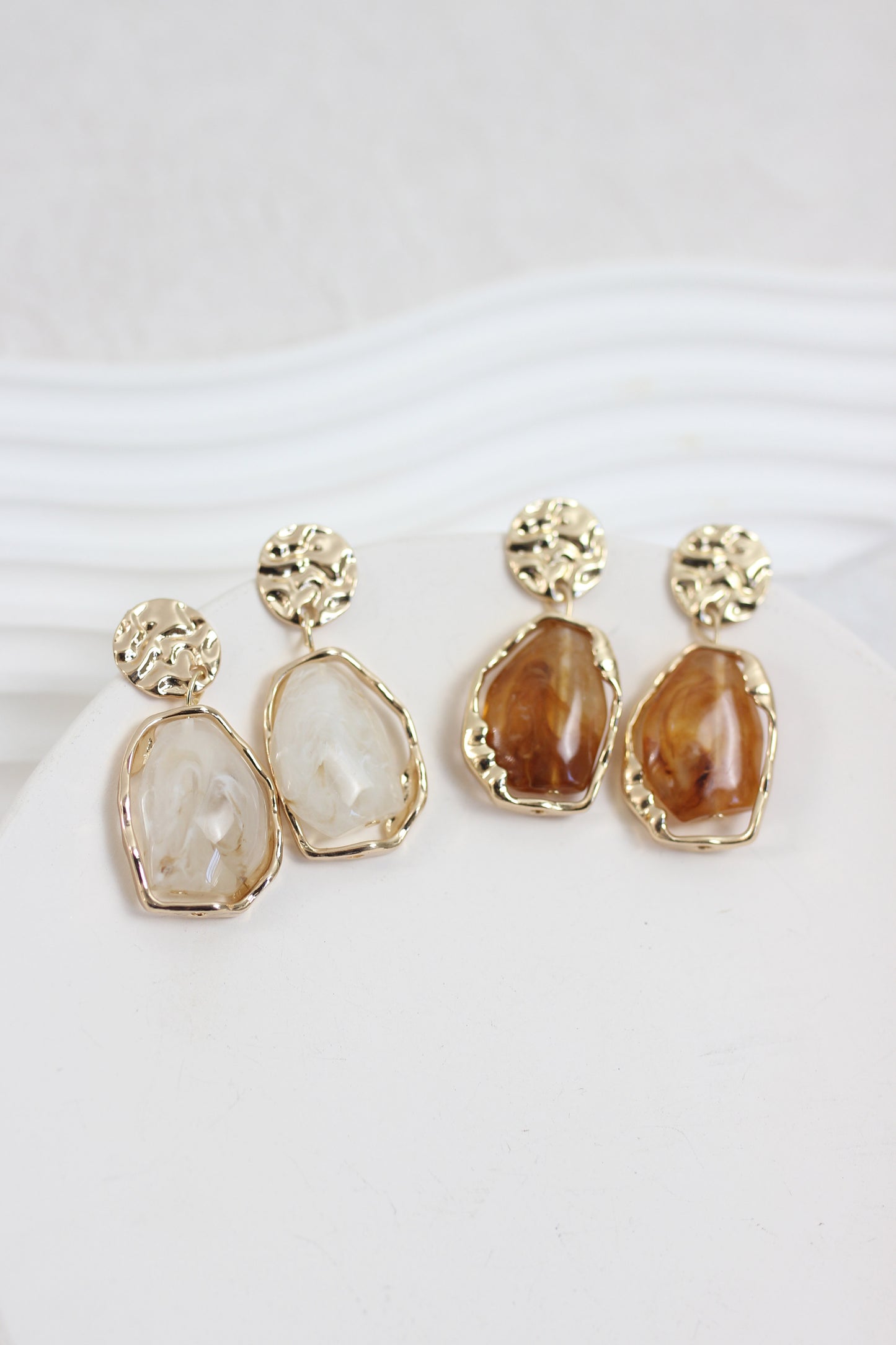 A2412LS98598 - Gold-Plated Abstract Resin Drop Earrings