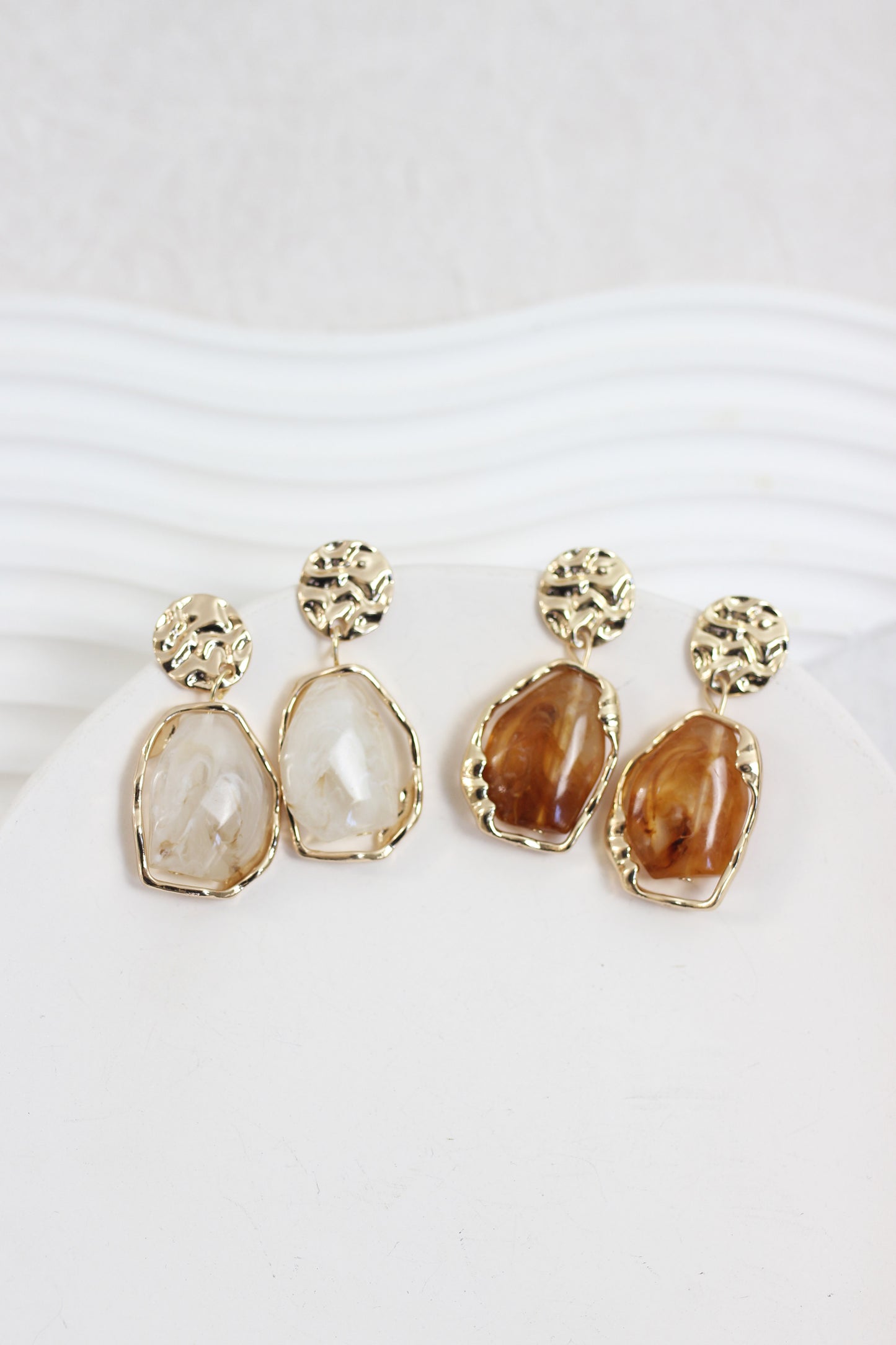 A2412LS98598 - Gold-Plated Abstract Resin Drop Earrings