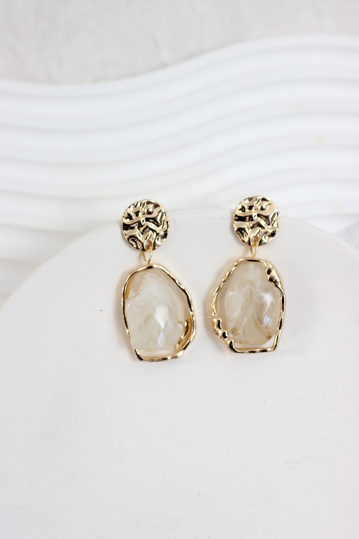 A2412LS98598 - Gold-Plated Abstract Resin Drop Earrings